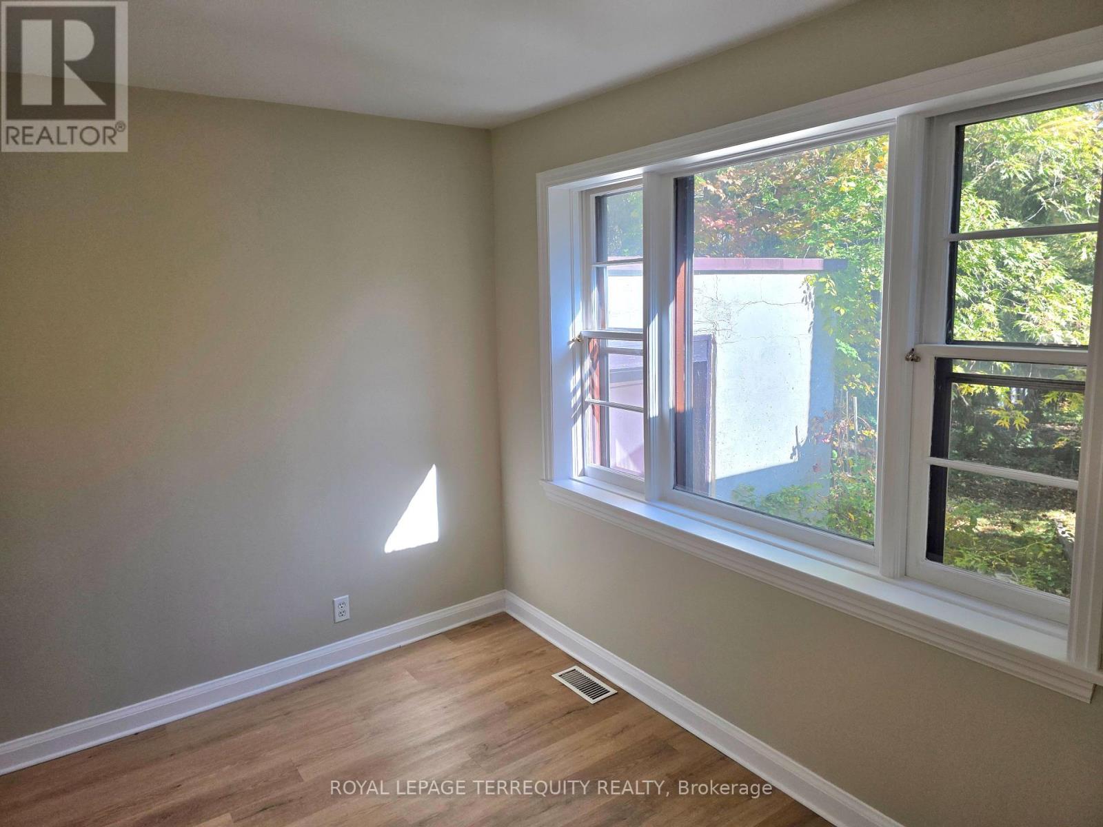 107 Cliffcrest Drive Property Photo 4