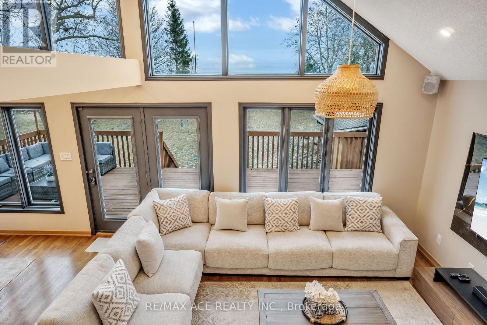 52 West Beach Road Property Photo 15