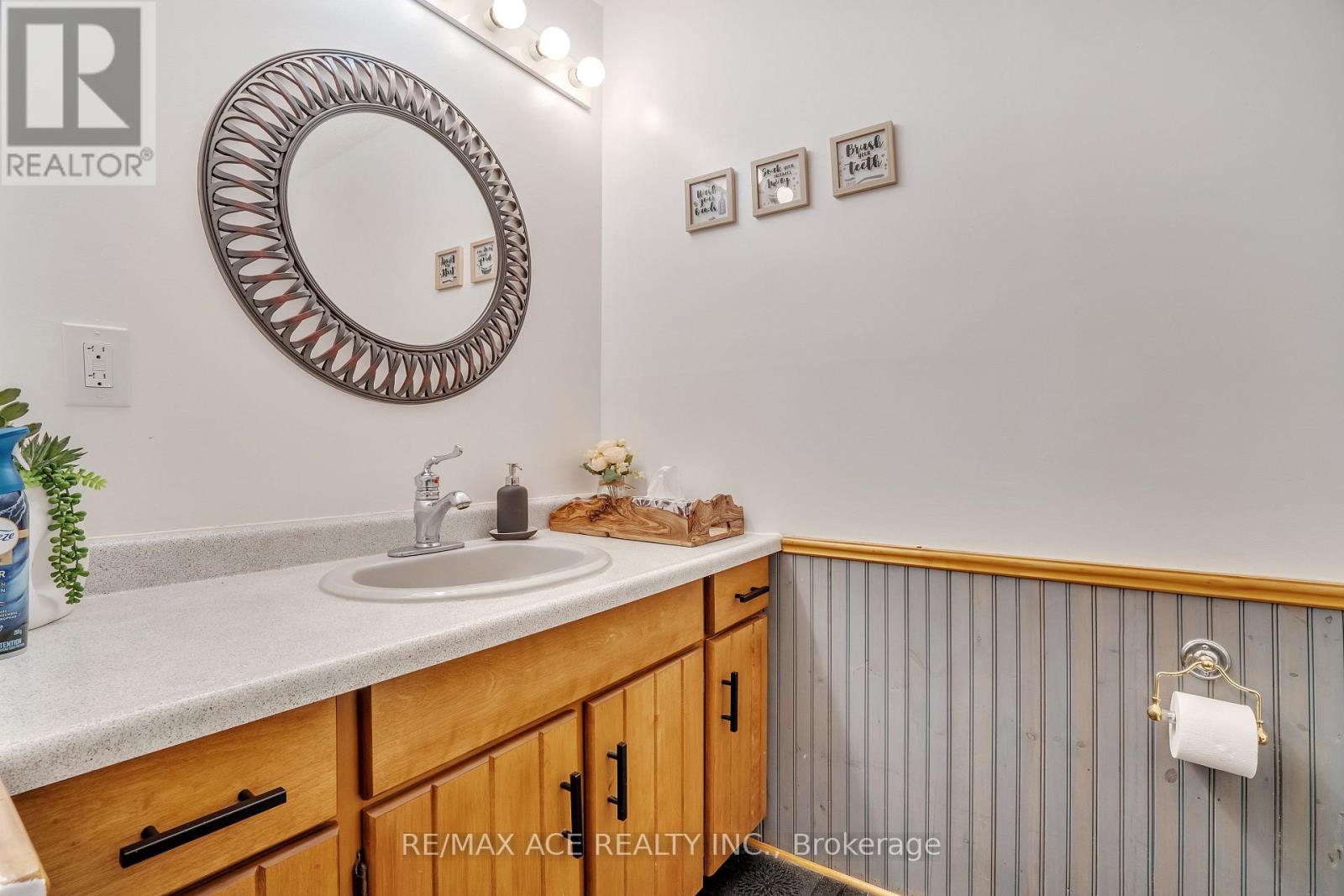 52 West Beach Road Property Photo 28