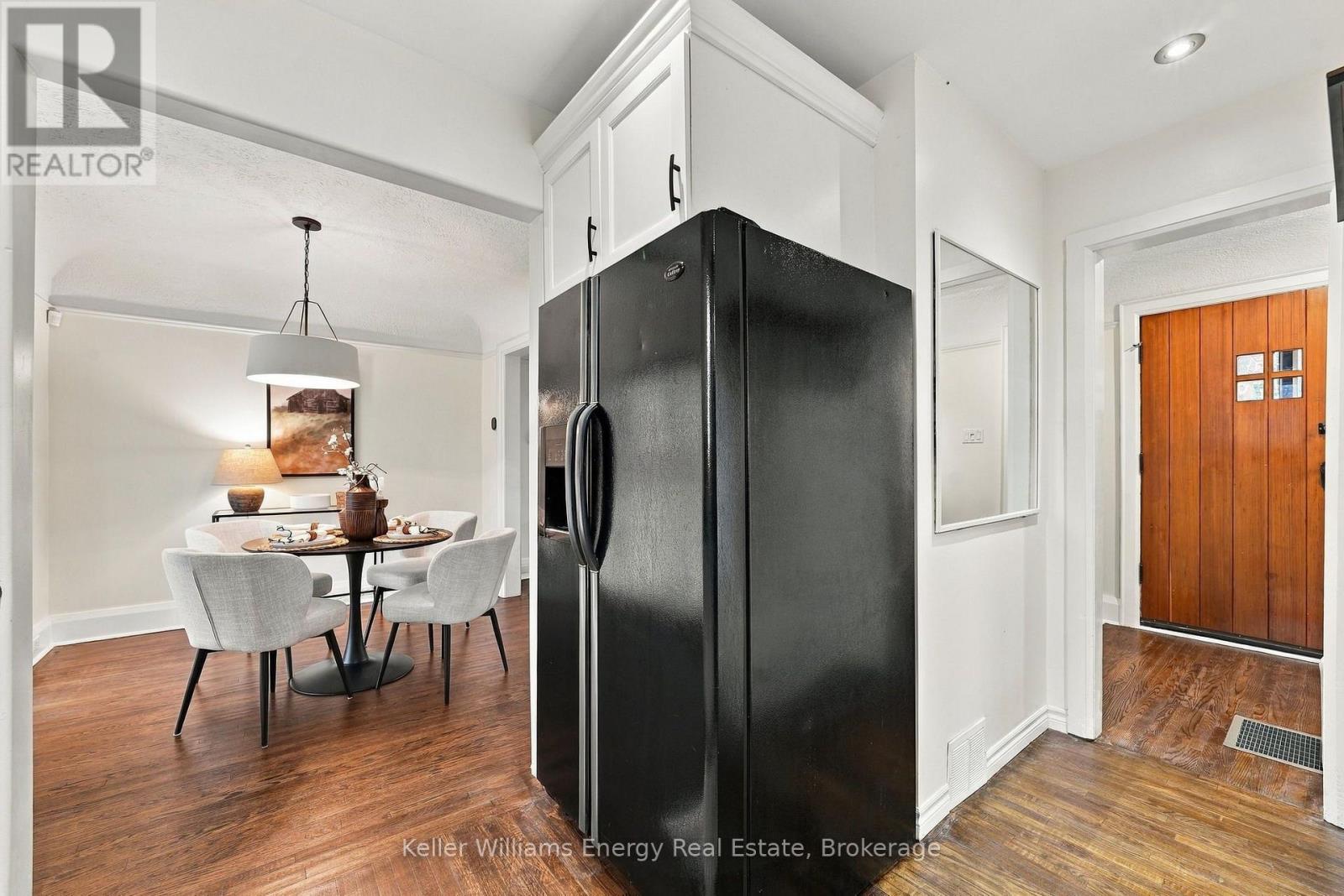 286 Gliddon Avenue Property Photo 8