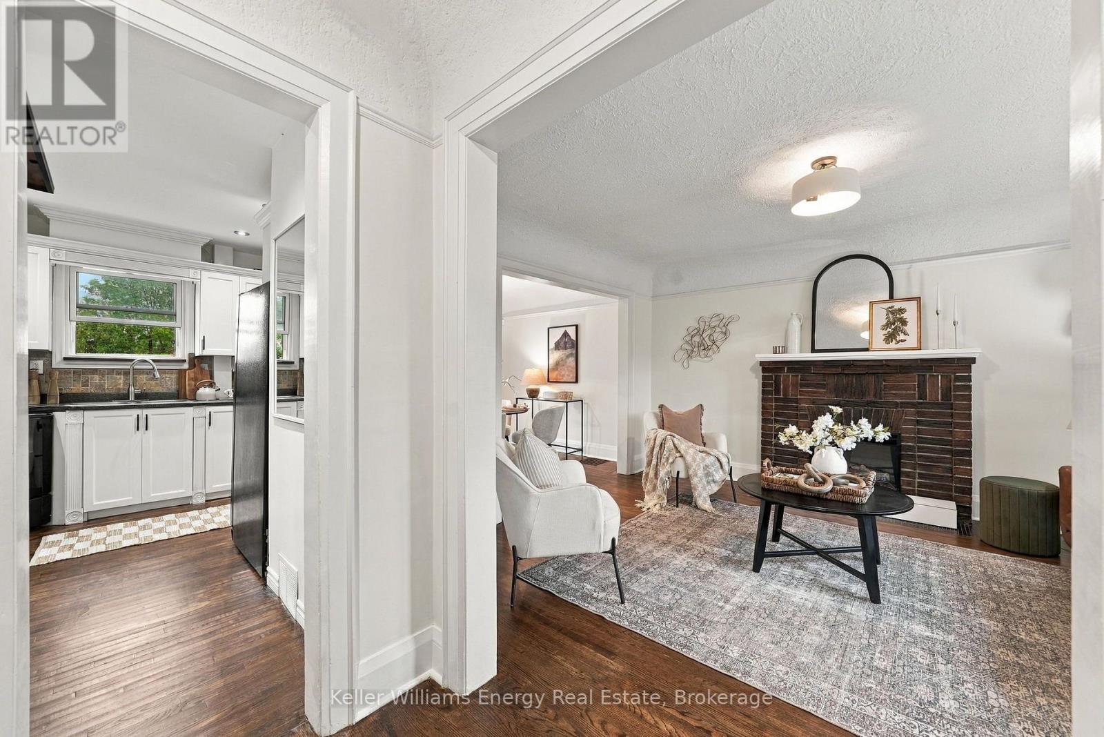 286 Gliddon Avenue Property Photo 11