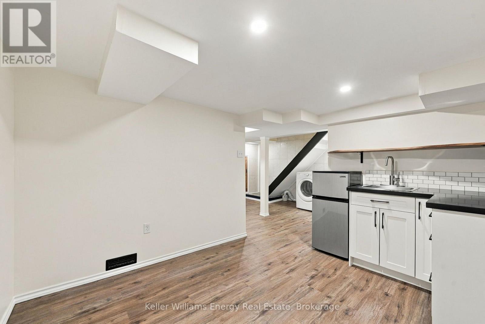 286 Gliddon Avenue Property Photo 31
