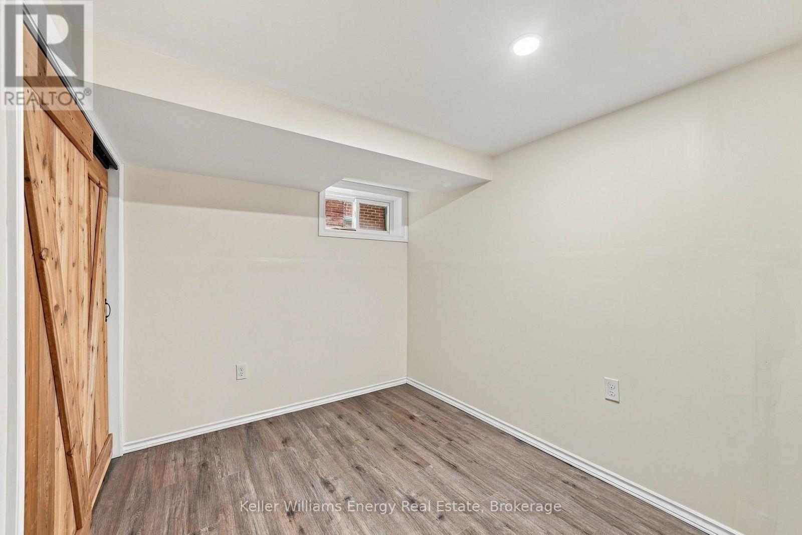 286 Gliddon Avenue Property Photo 33