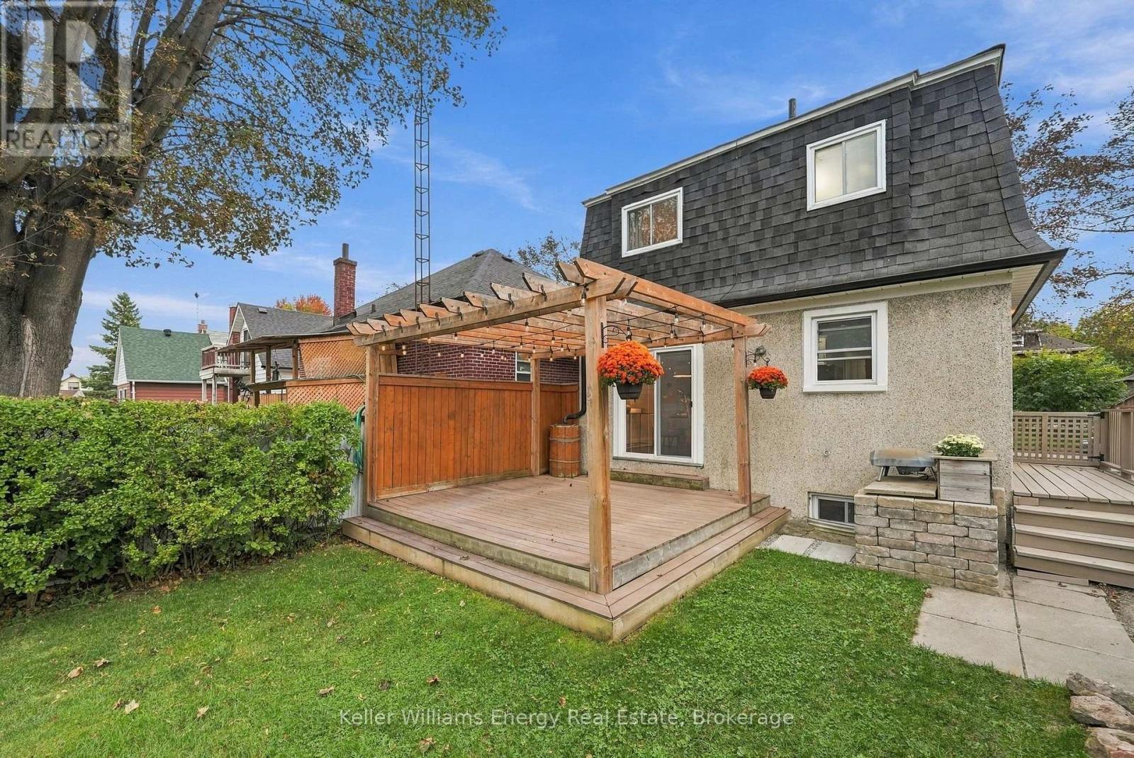 286 Gliddon Avenue Property Photo 36