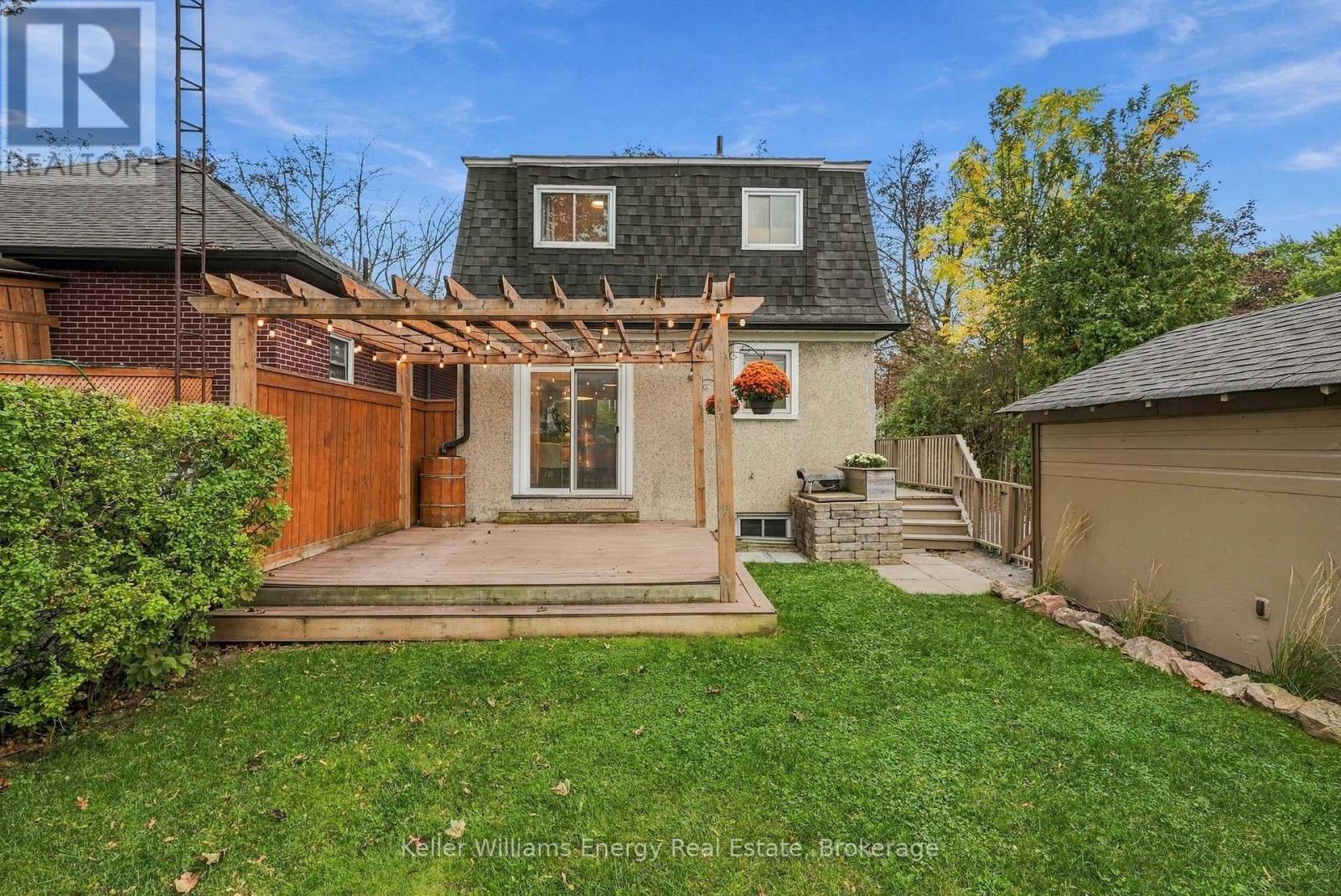 286 Gliddon Avenue Property Photo 38
