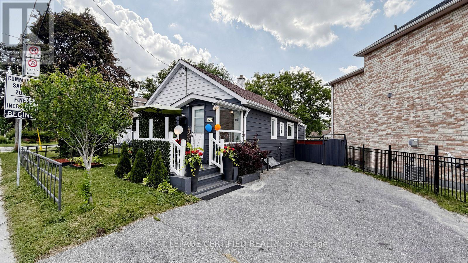 922a Danforth Road Property Photo 3