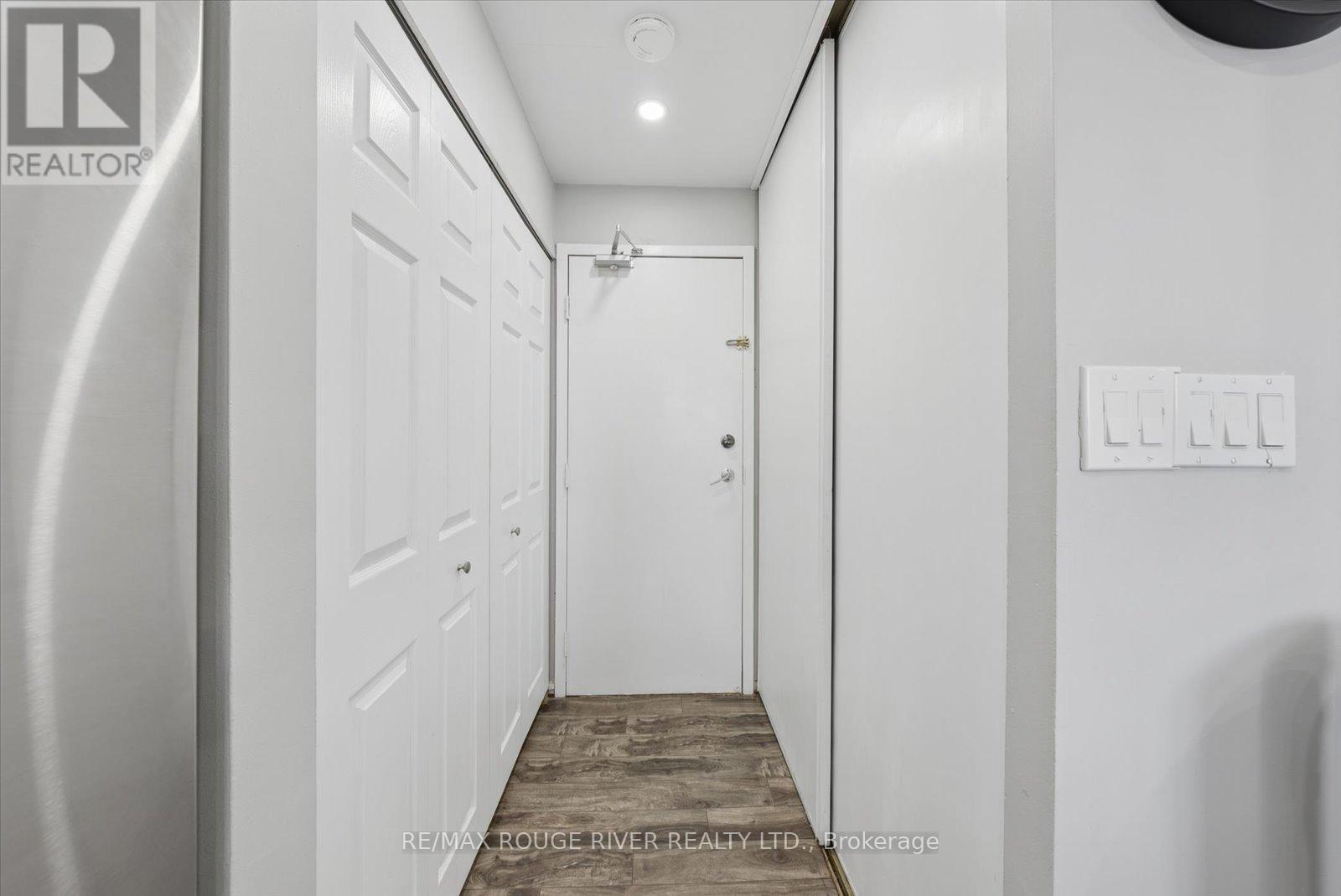 907 - 90 Ling Road Property Photo 6