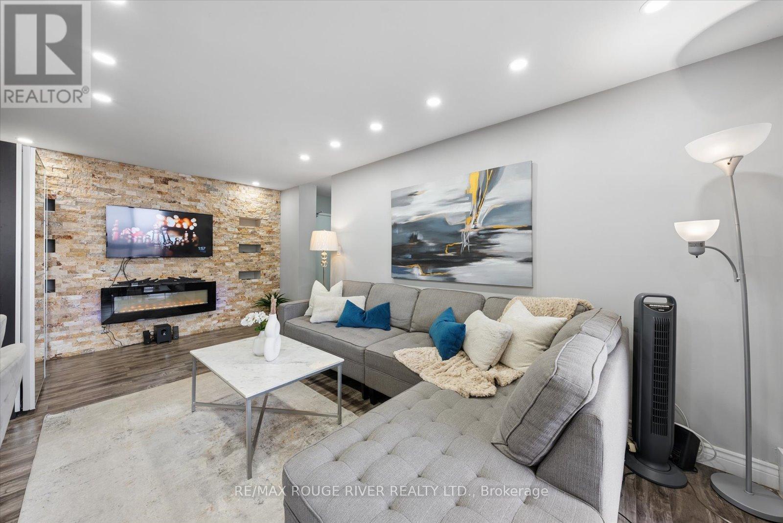 907 - 90 Ling Road Property Photo 8