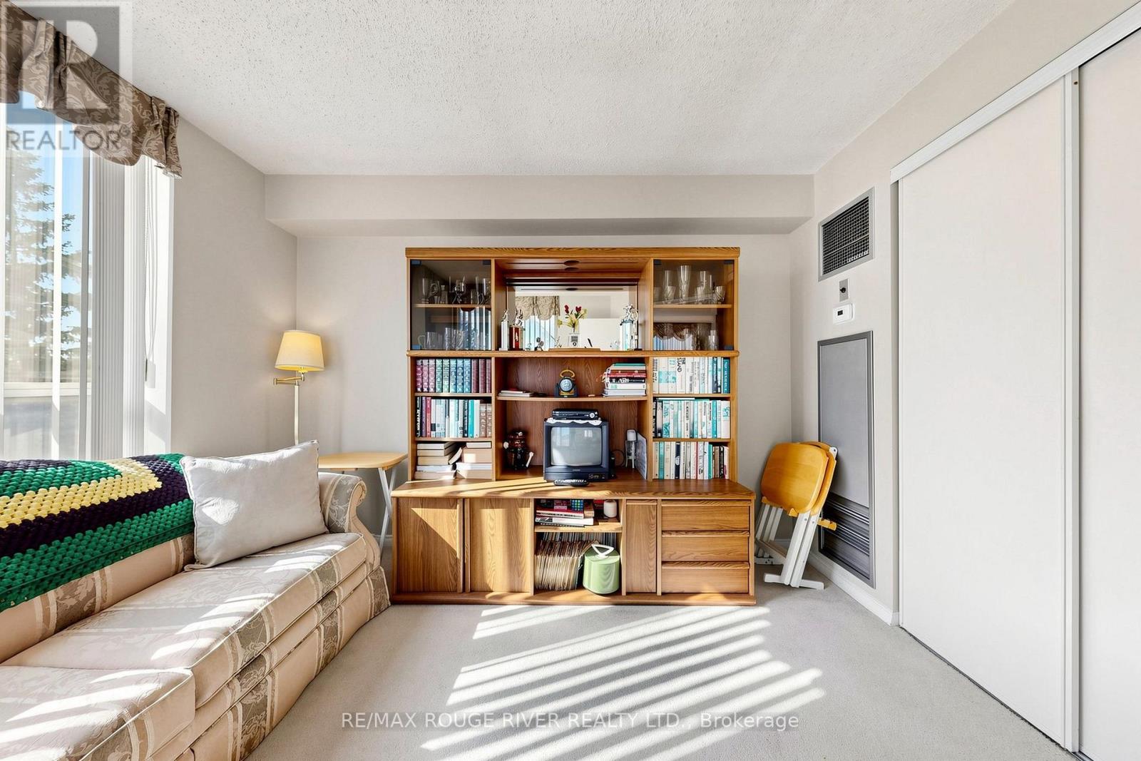 311 - 430 Mclevin Avenue Property Photo 22
