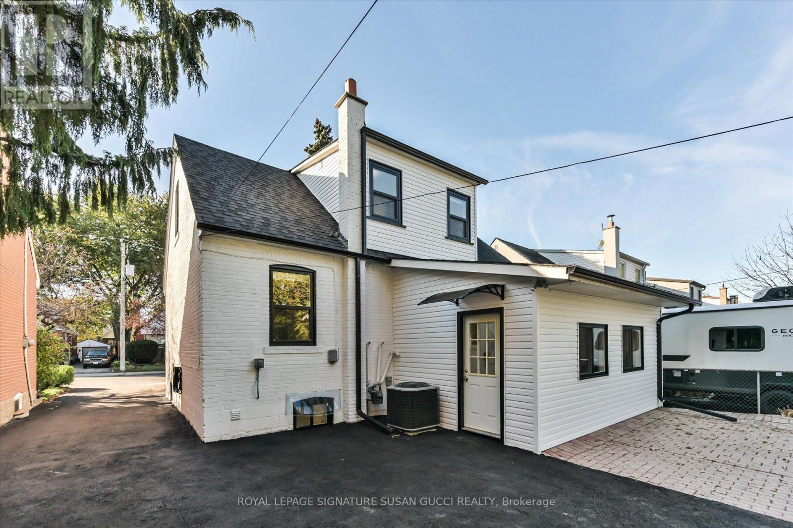 22 Holland Avenue Property Photo 34