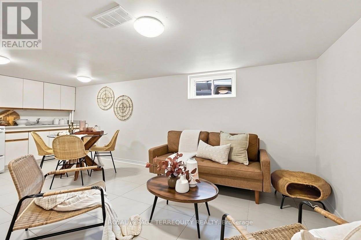 172 CENTRAL PARK BOULEVARD S Property Photo 1