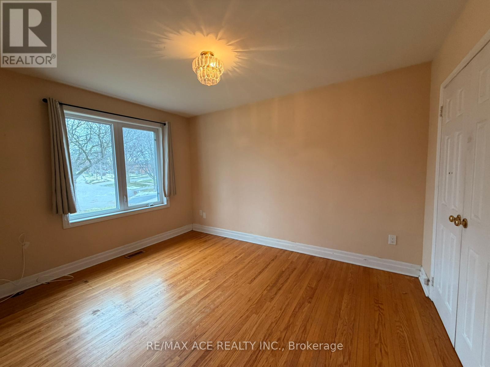 Main - 48 Ronway Crescent Property Photo 5