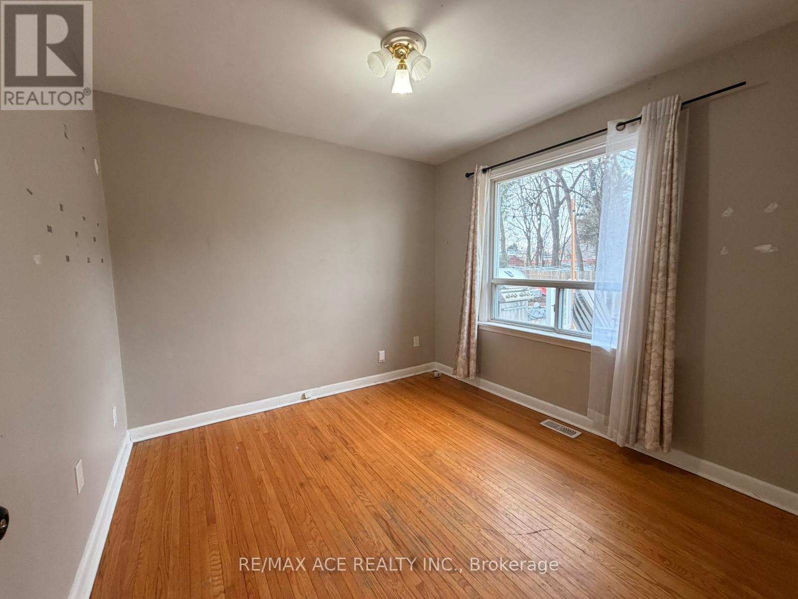 Main - 48 Ronway Crescent Property Photo 7