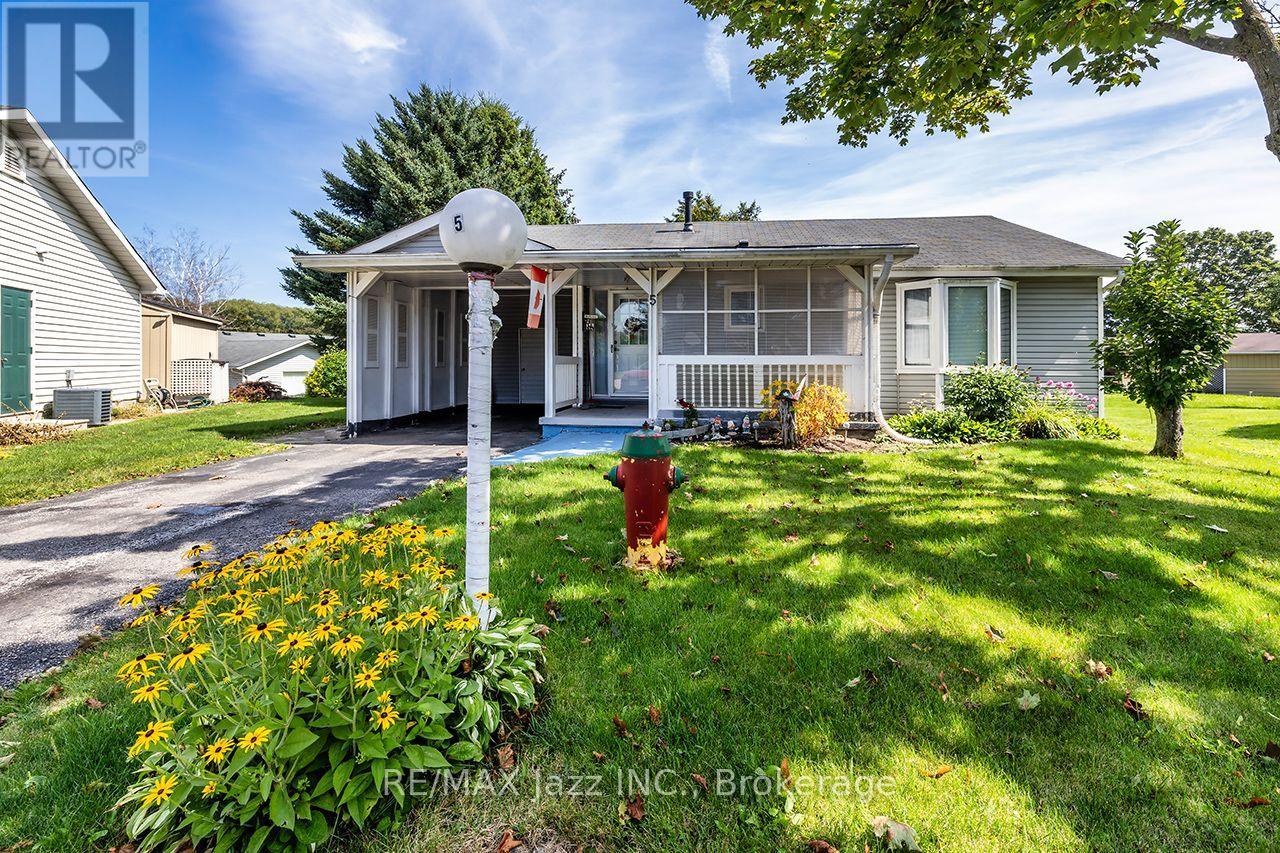 5 King Court Property Photo 1
