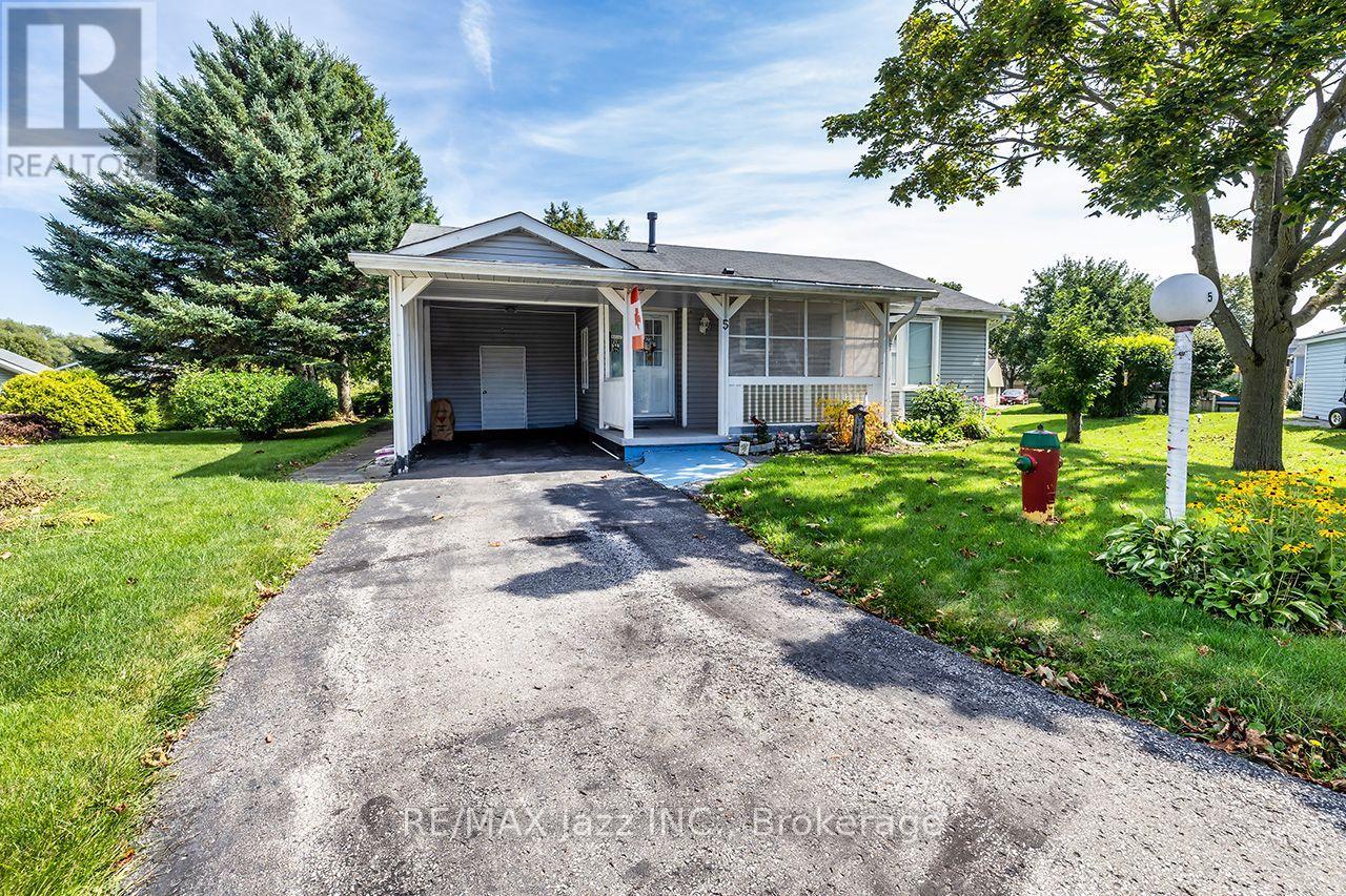 5 King Court Property Photo 2