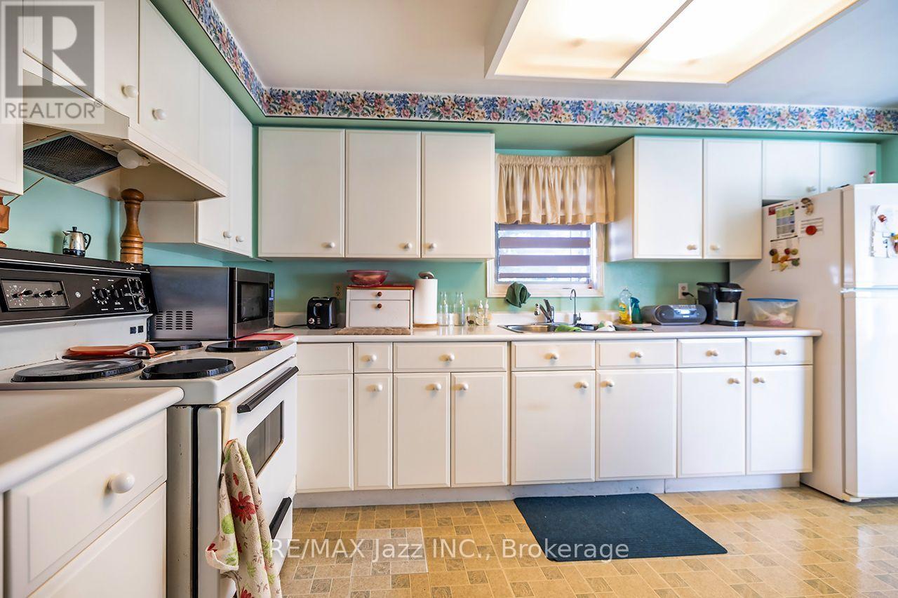 5 King Court Property Photo 9