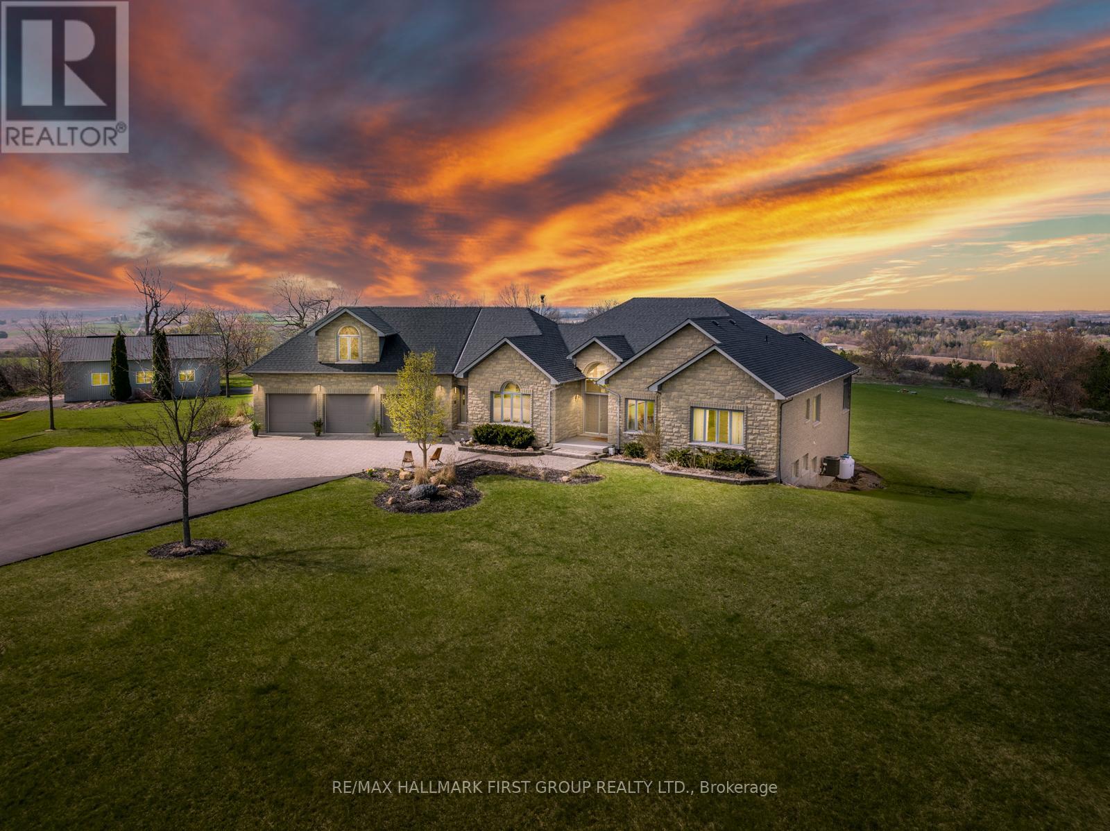 7472 Aked Road Property Photo 3