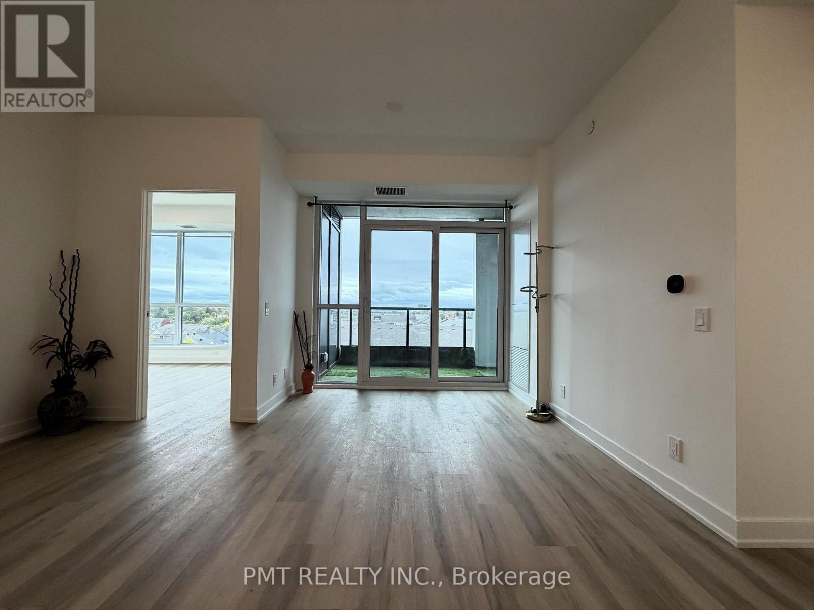 607 - 20 Deans Drive Property Photo 4