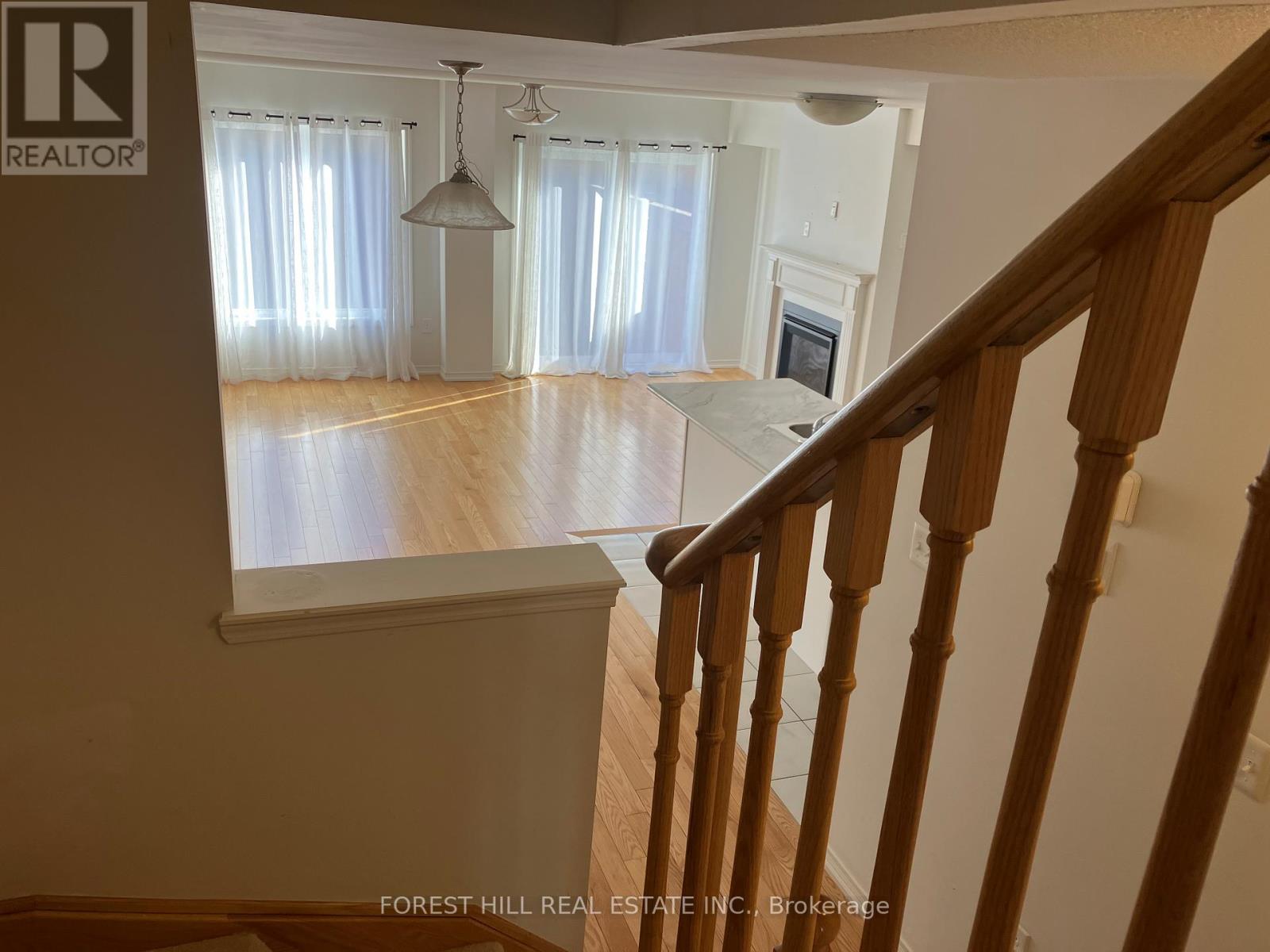 2448 Equestrian Crescent Property Photo 10