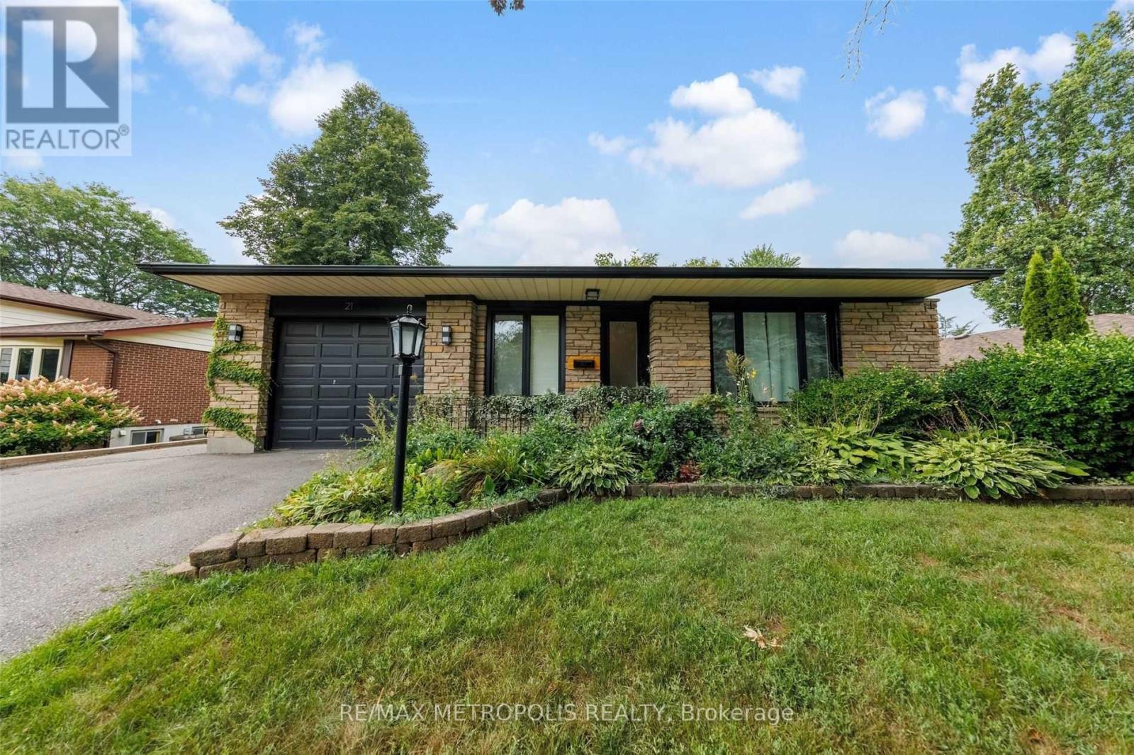 Main - 21 Hills Road Property Photo 1