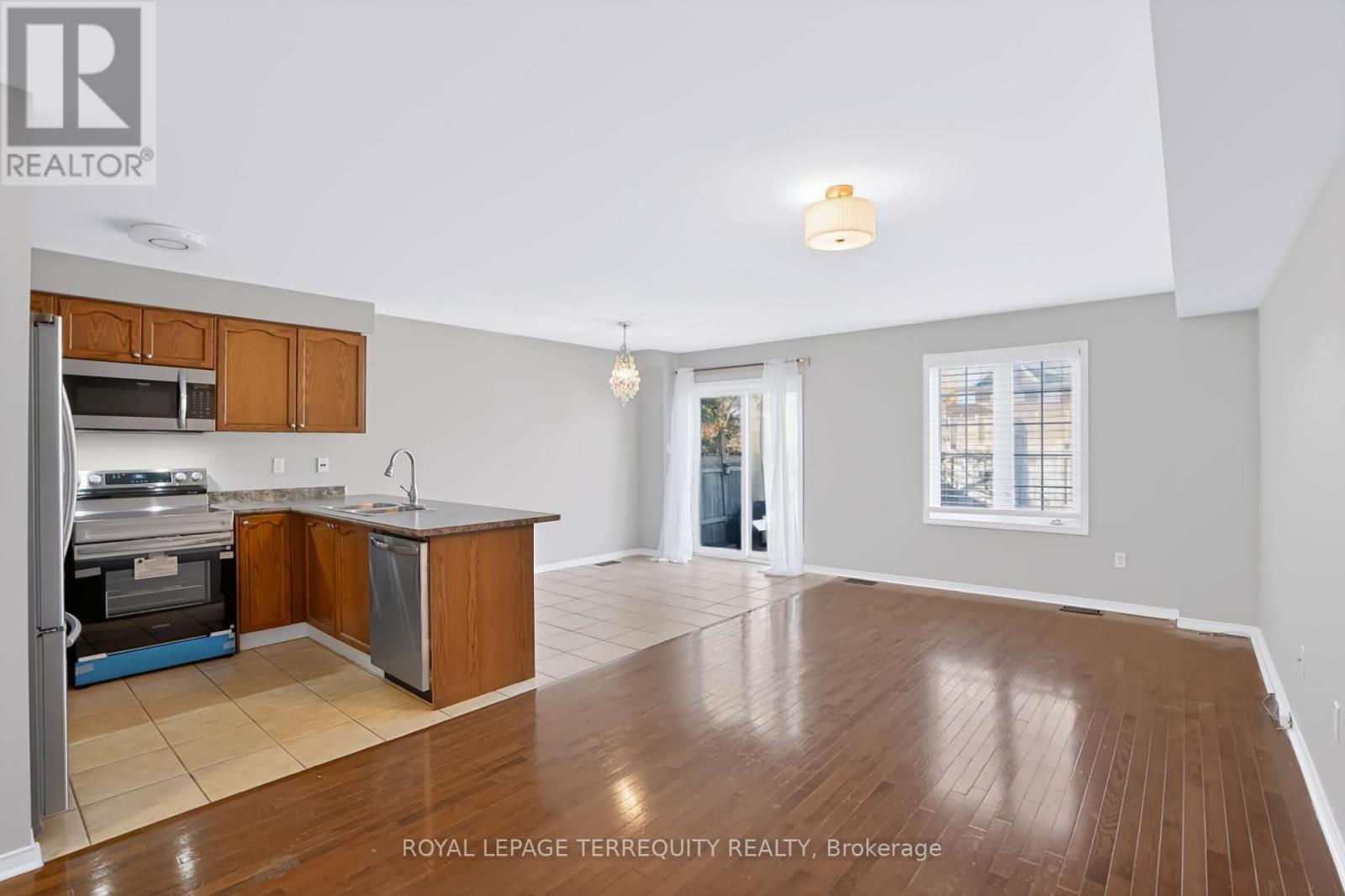 19 - 253 Sprucewood Crescent W Property Photo 2