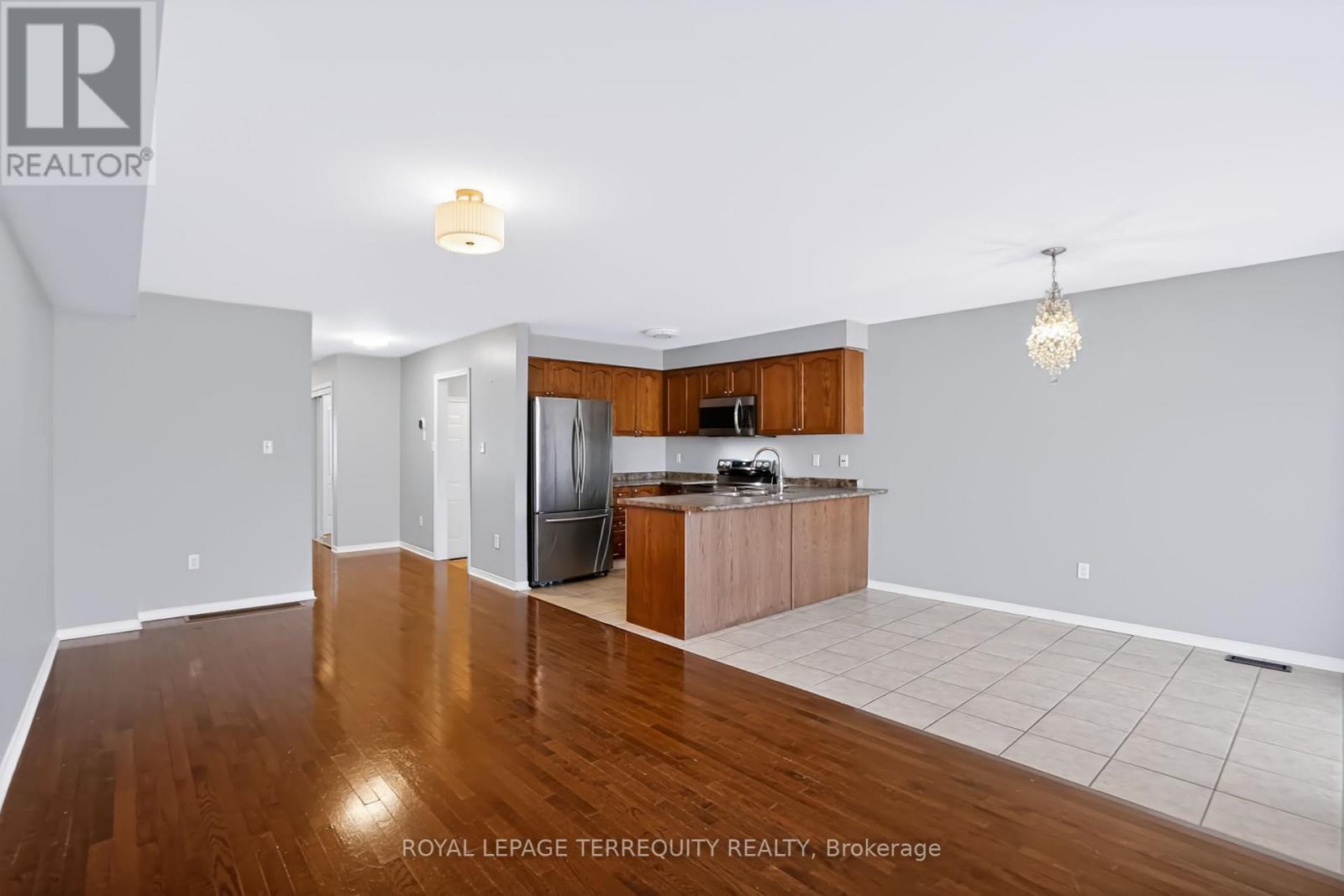 19 - 253 Sprucewood Crescent W Property Photo 3