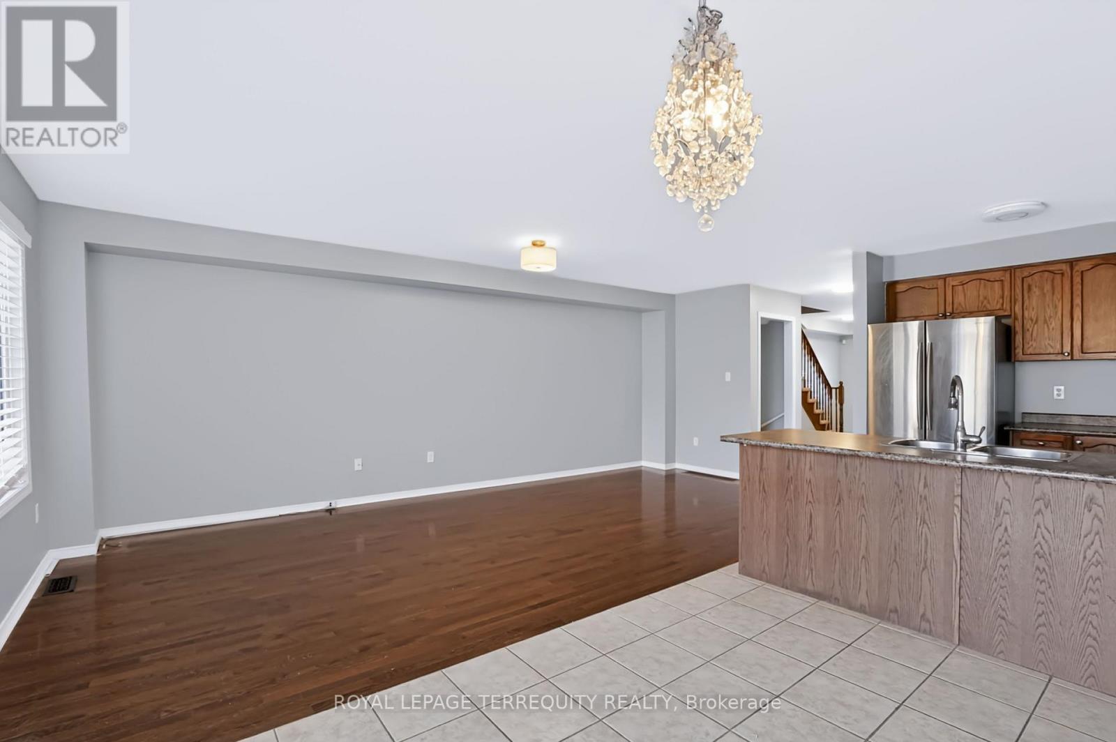 19 - 253 Sprucewood Crescent W Property Photo 4