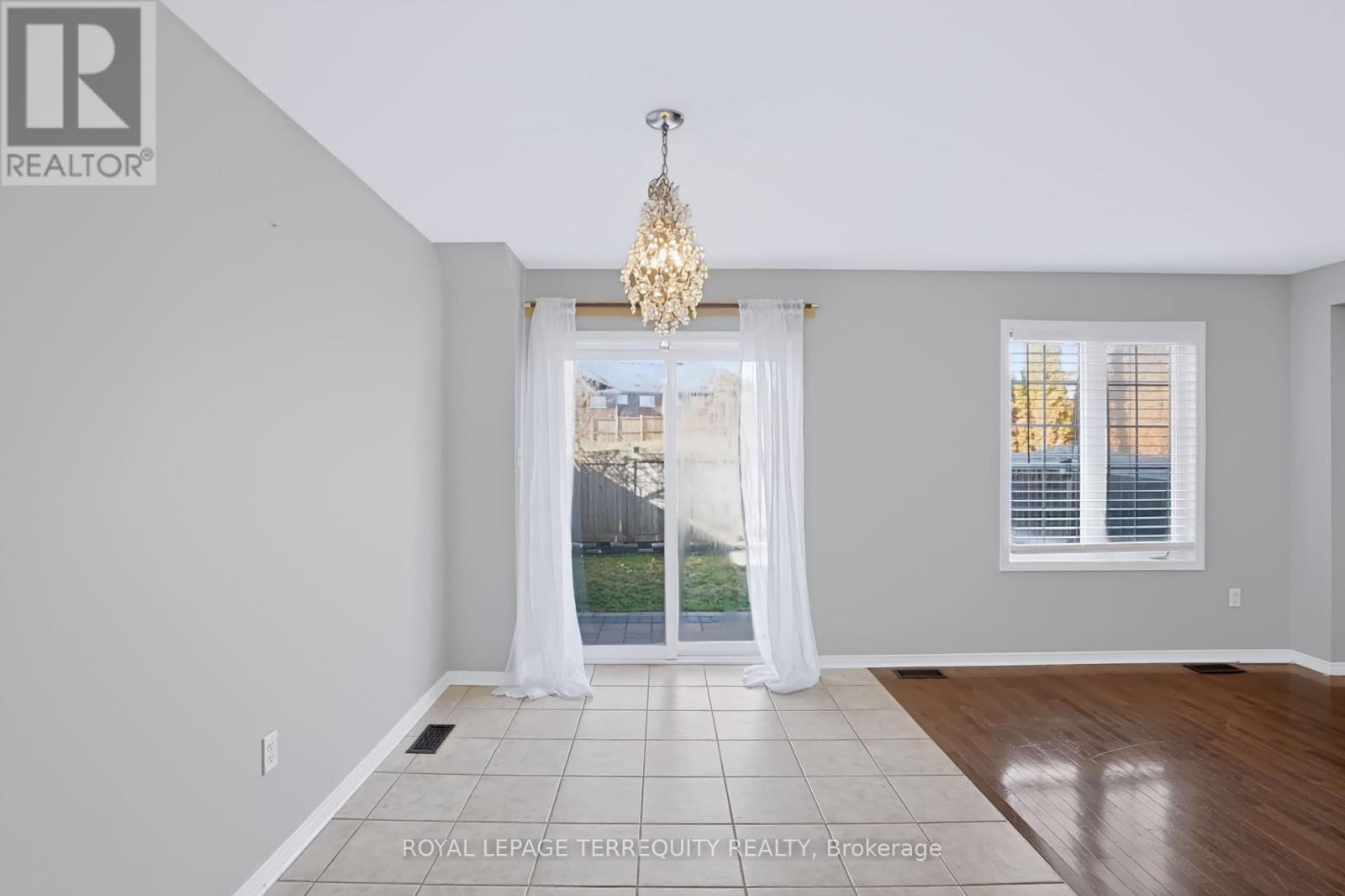 19 - 253 Sprucewood Crescent W Property Photo 7