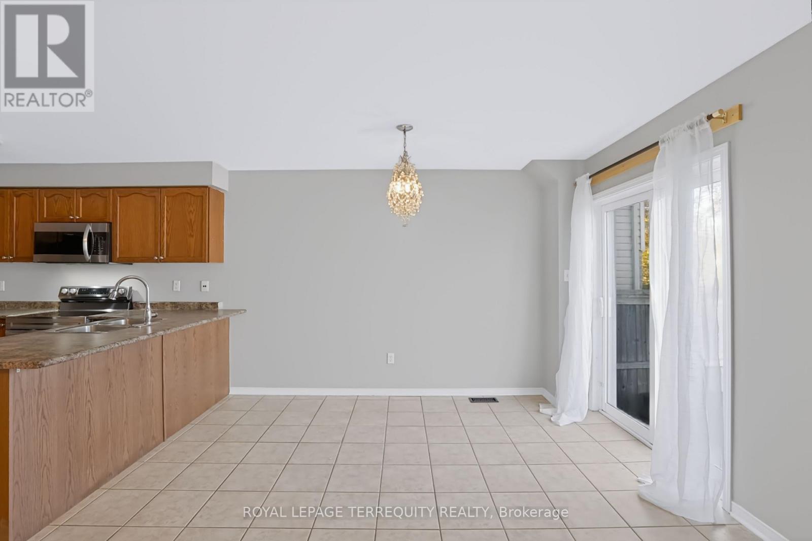 19 - 253 Sprucewood Crescent W Property Photo 8