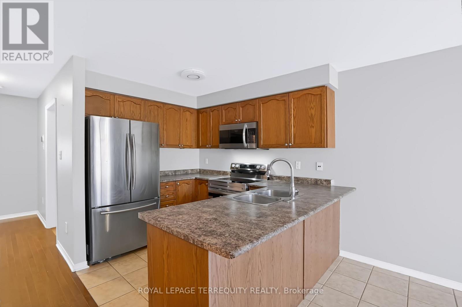 19 - 253 Sprucewood Crescent W Property Photo 9
