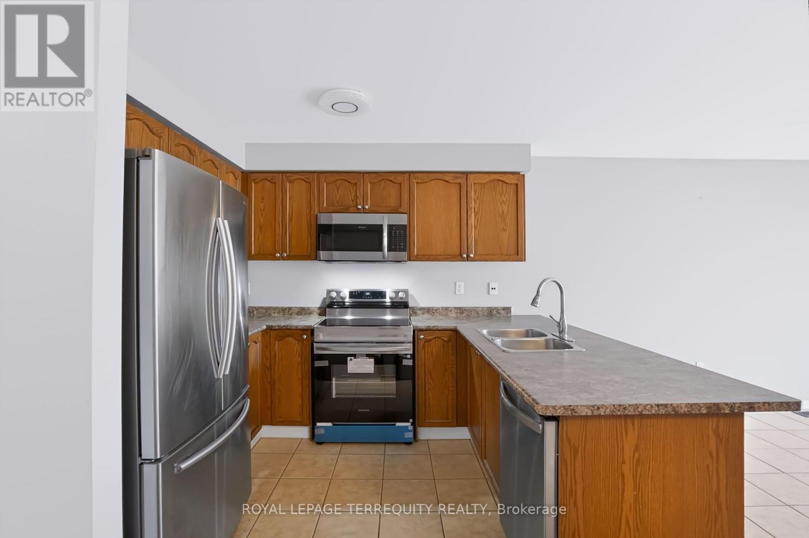 19 - 253 Sprucewood Crescent W Property Photo 11