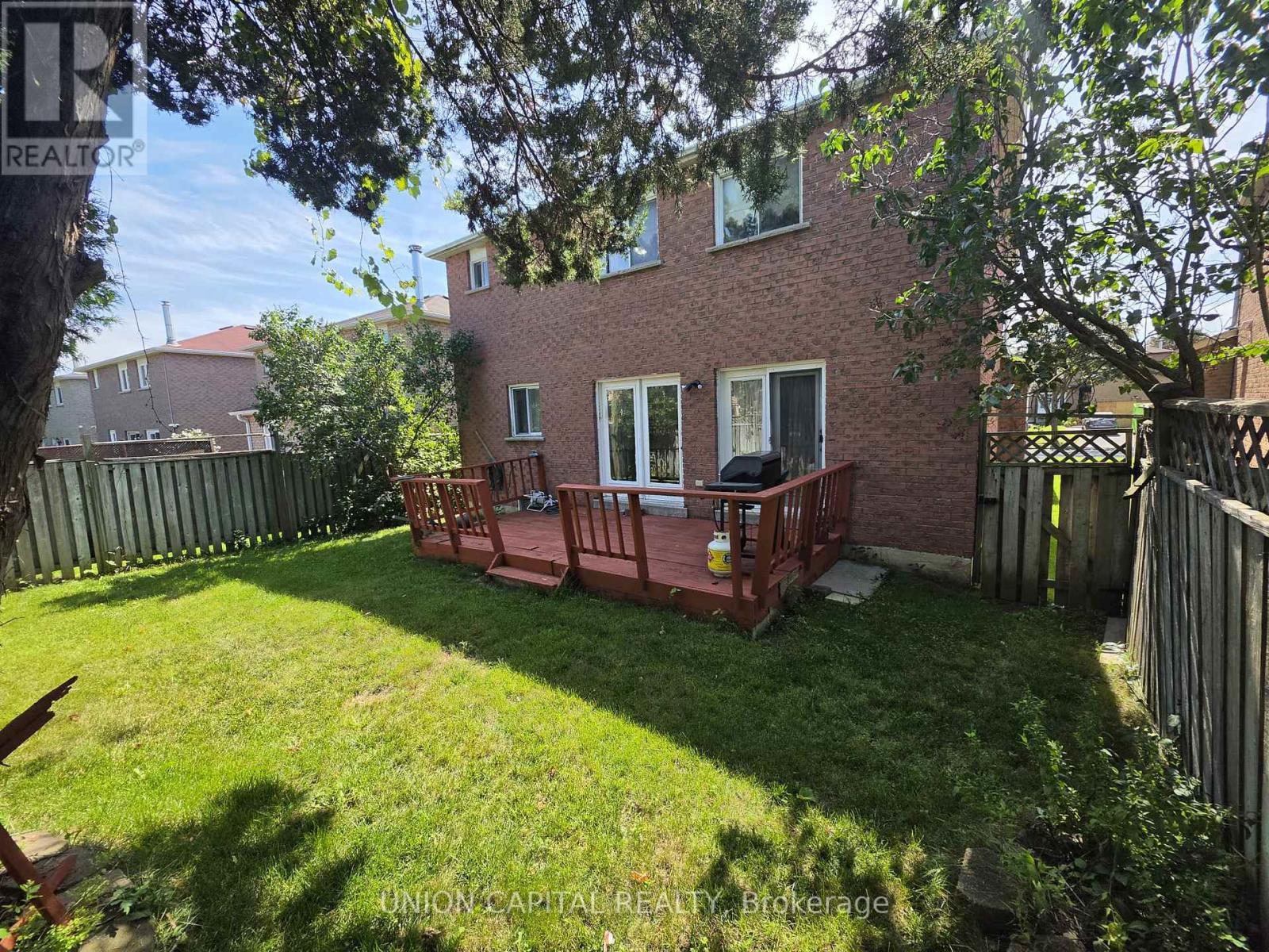 2363 Strathmore Crescent Property Photo 5
