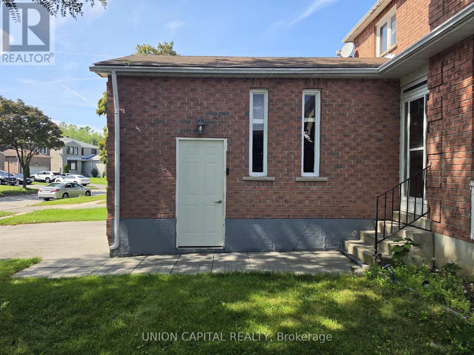 2363 Strathmore Crescent Property Photo 6