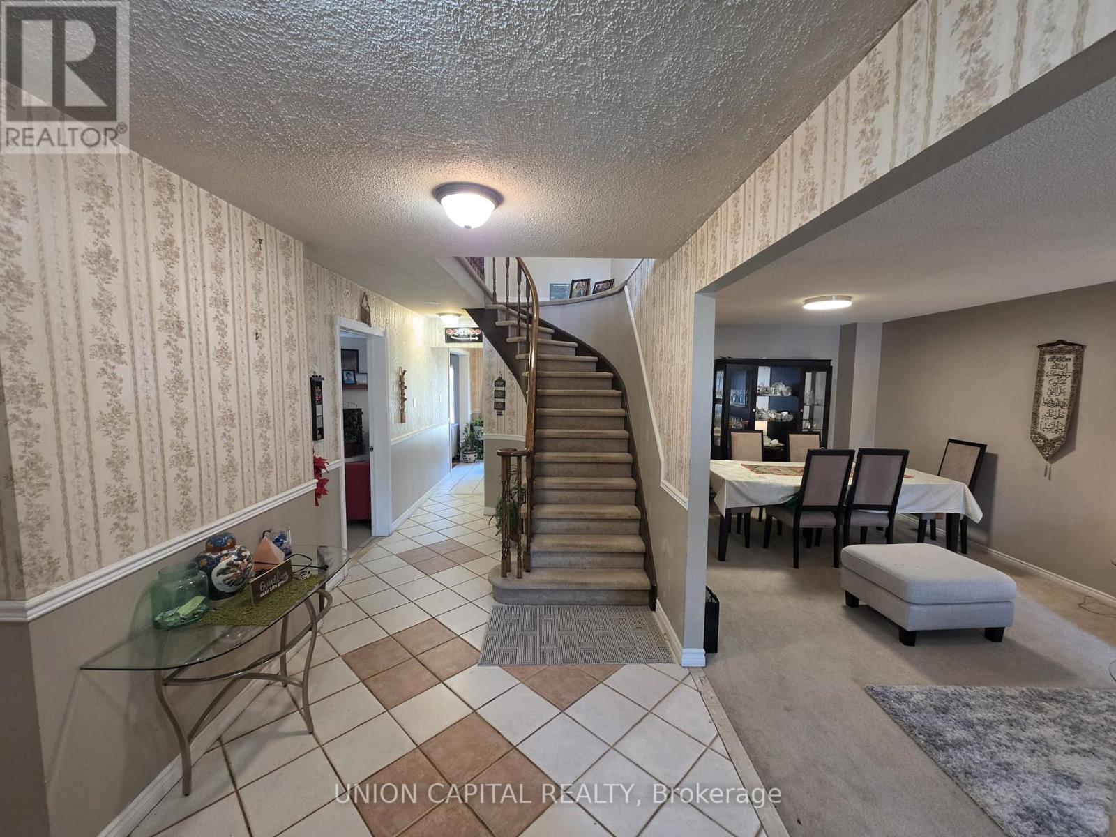 2363 Strathmore Crescent Property Photo 7