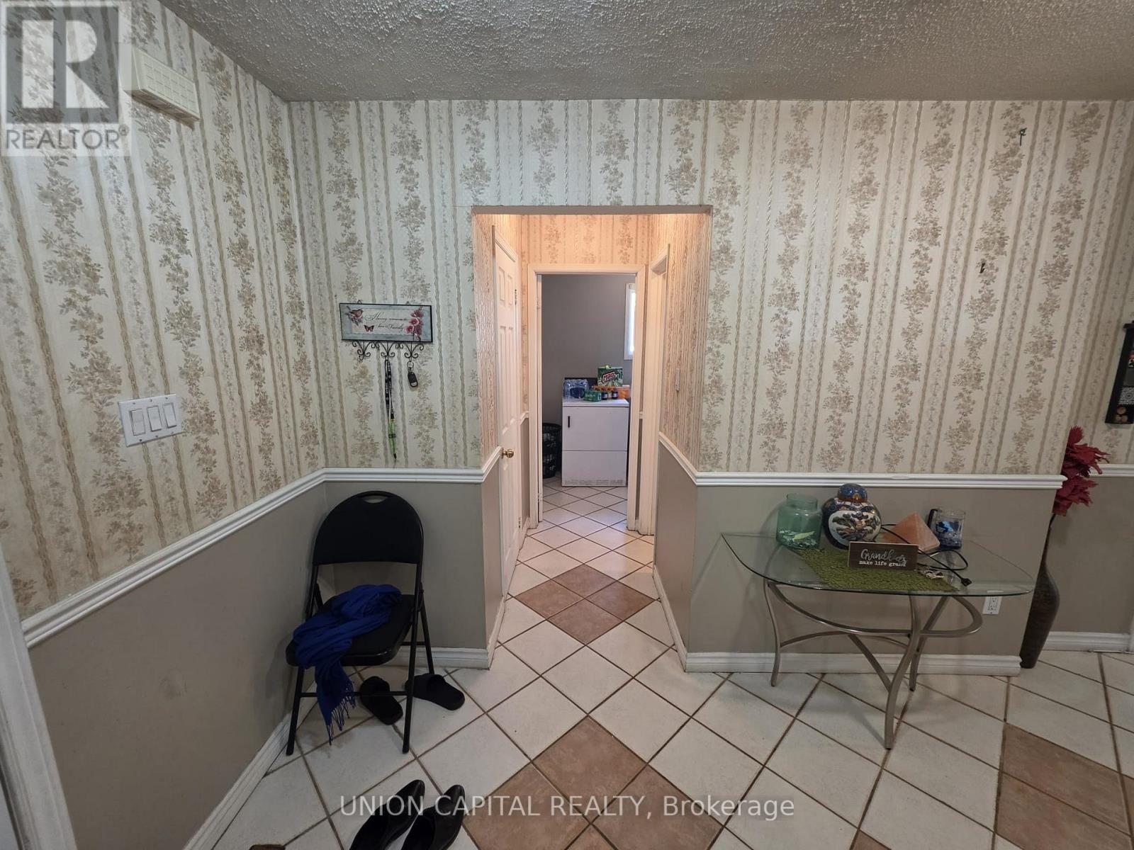 2363 Strathmore Crescent Property Photo 10