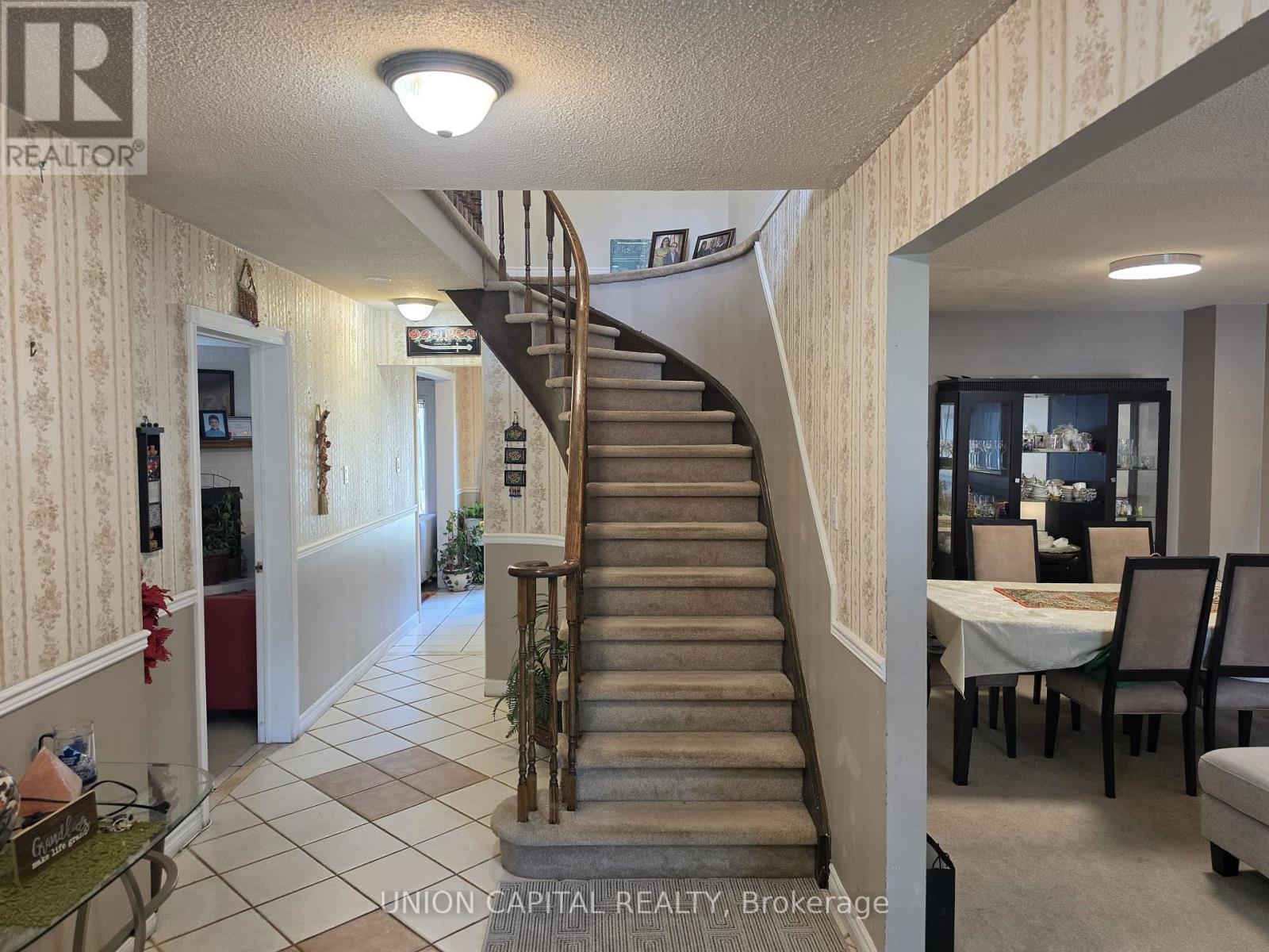 2363 Strathmore Crescent Property Photo 13