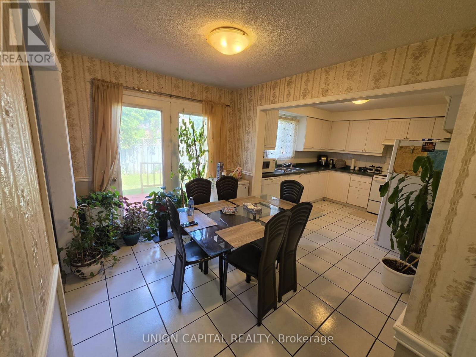 2363 Strathmore Crescent Property Photo 14