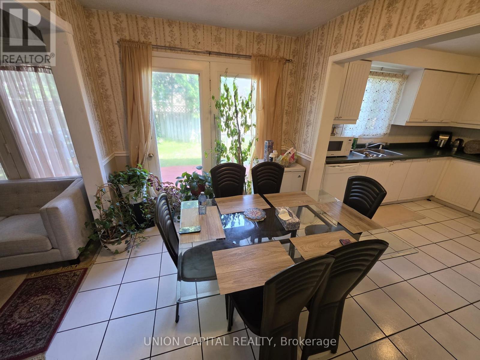 2363 Strathmore Crescent Property Photo 15