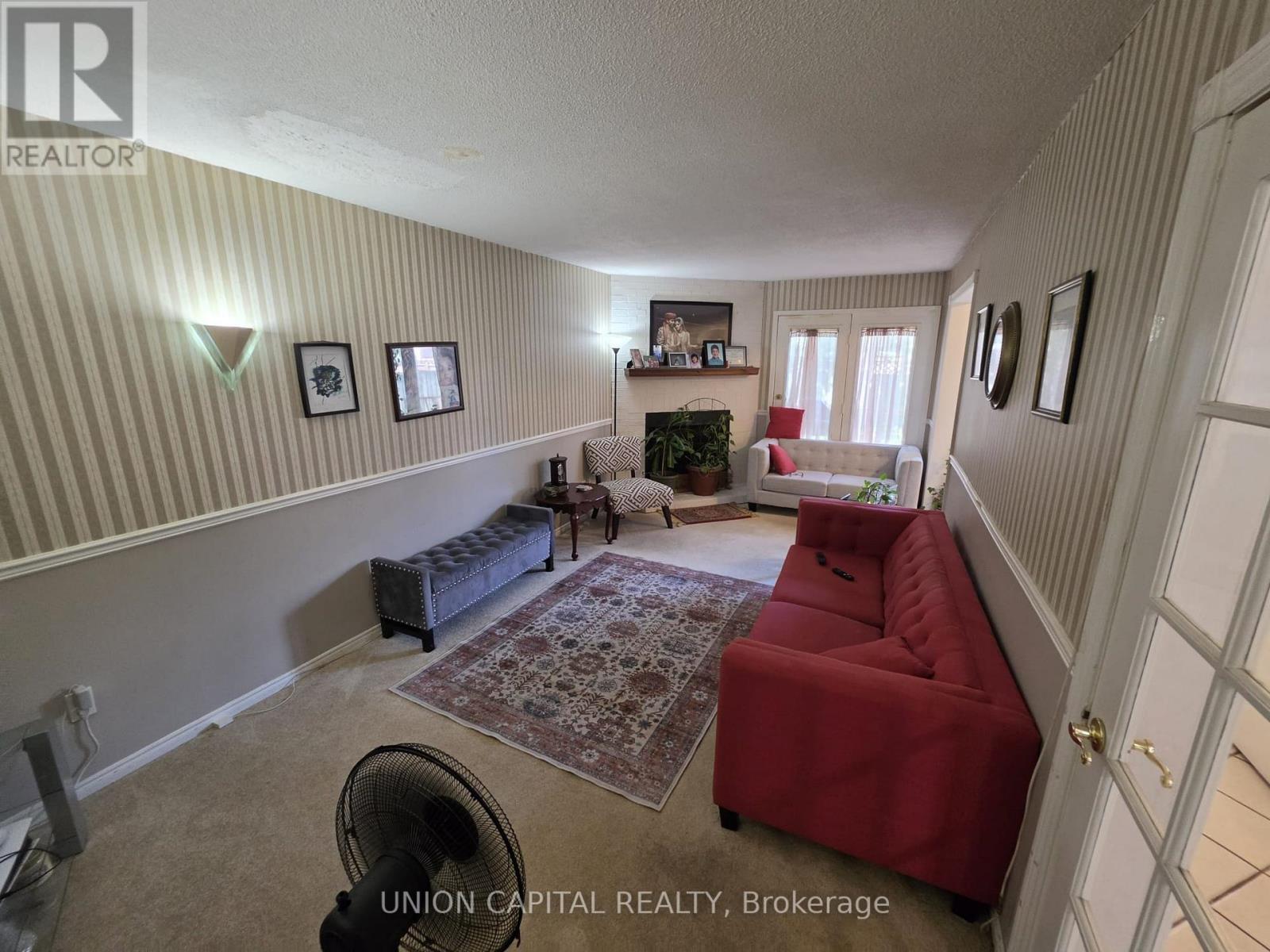 2363 Strathmore Crescent Property Photo 19