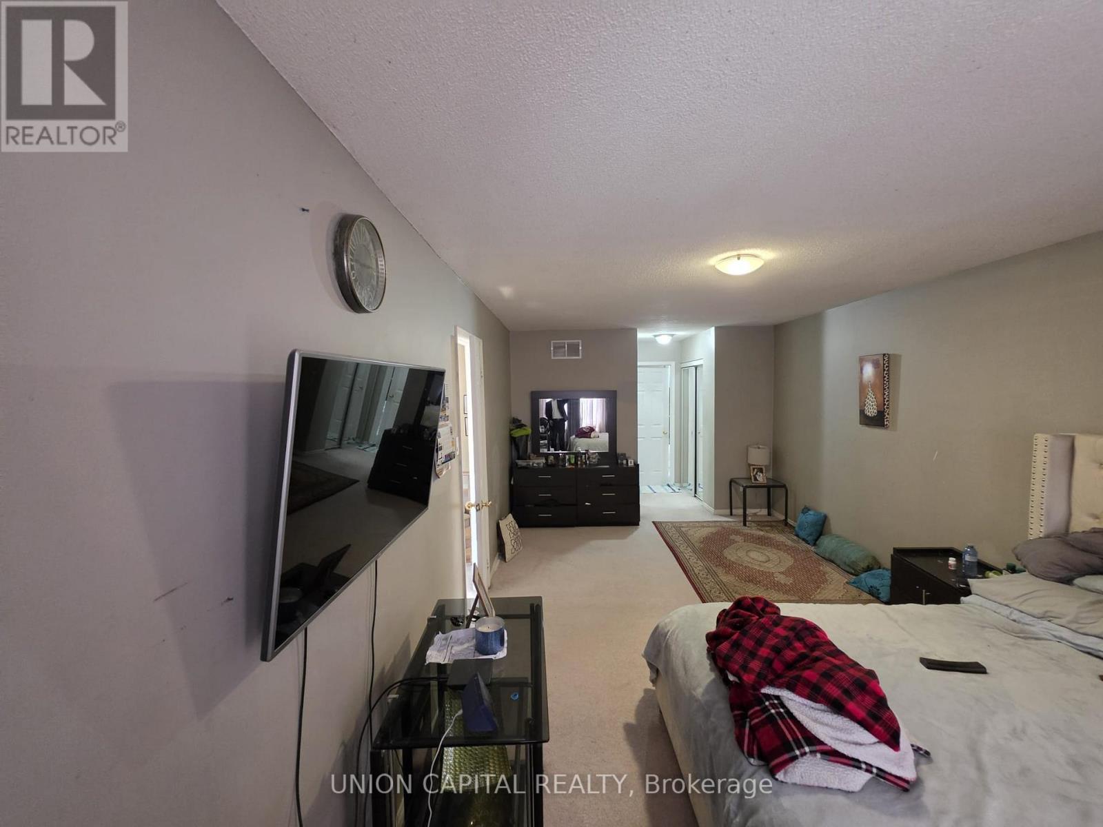 2363 Strathmore Crescent Property Photo 26