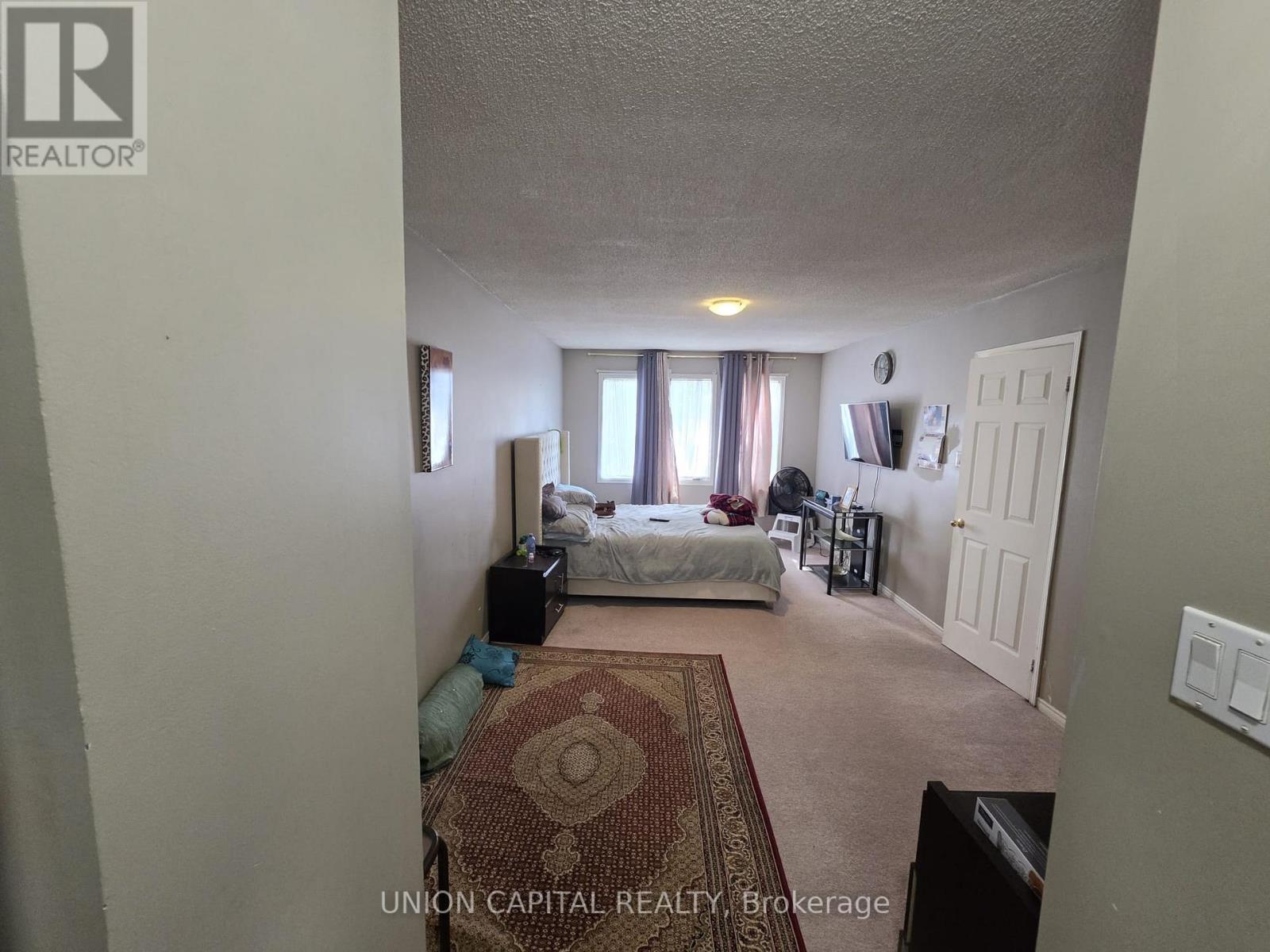 2363 Strathmore Crescent Property Photo 27