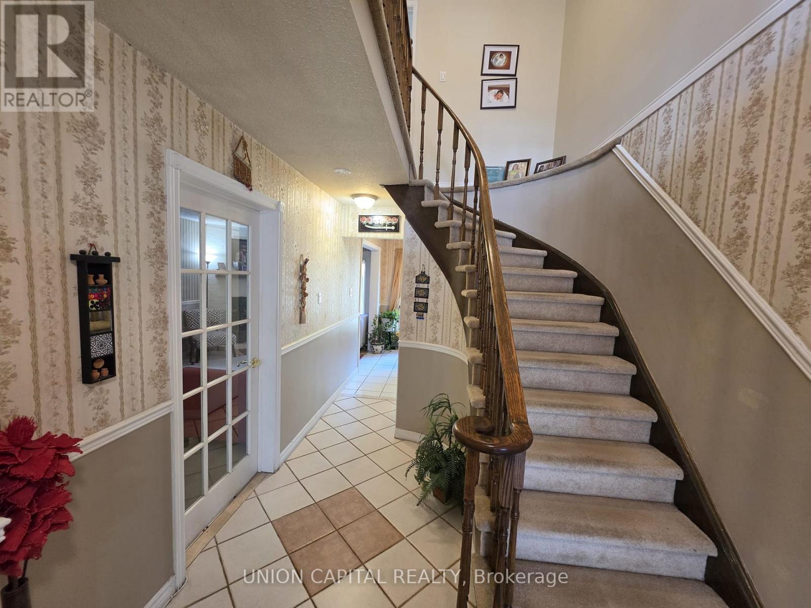 2363 Strathmore Crescent Property Photo 29