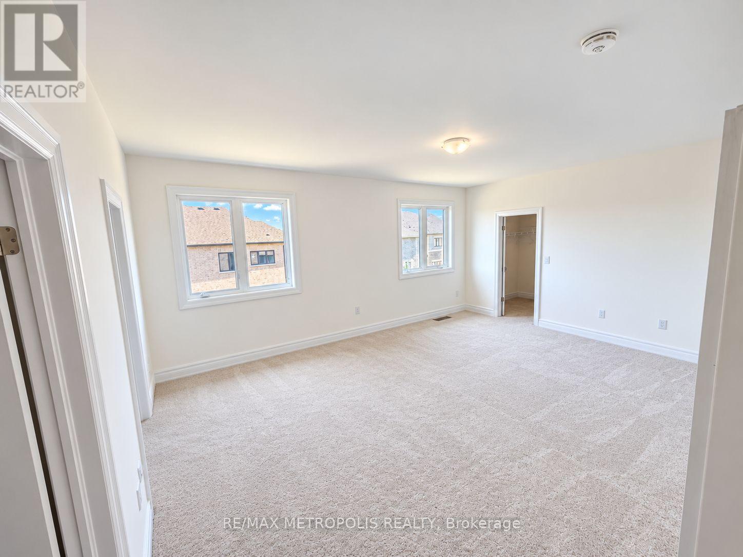 2224 Beckman Crescent Property Photo 3