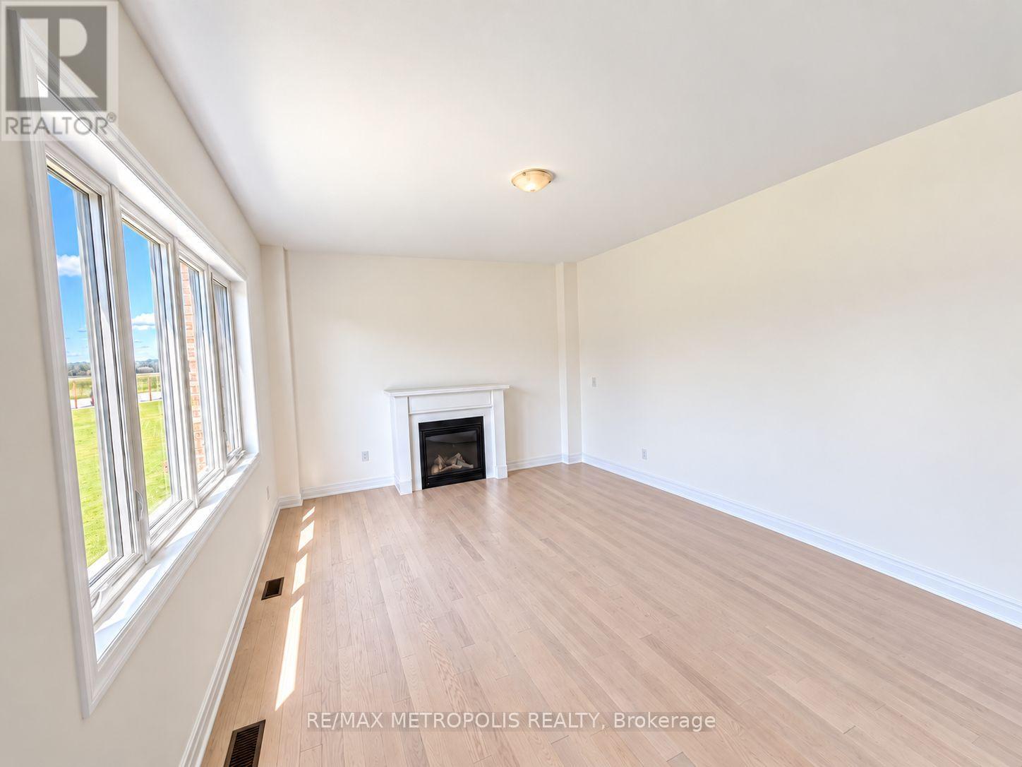 2224 Beckman Crescent Property Photo 4