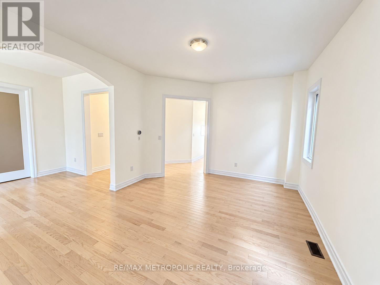 2224 Beckman Crescent Property Photo 5