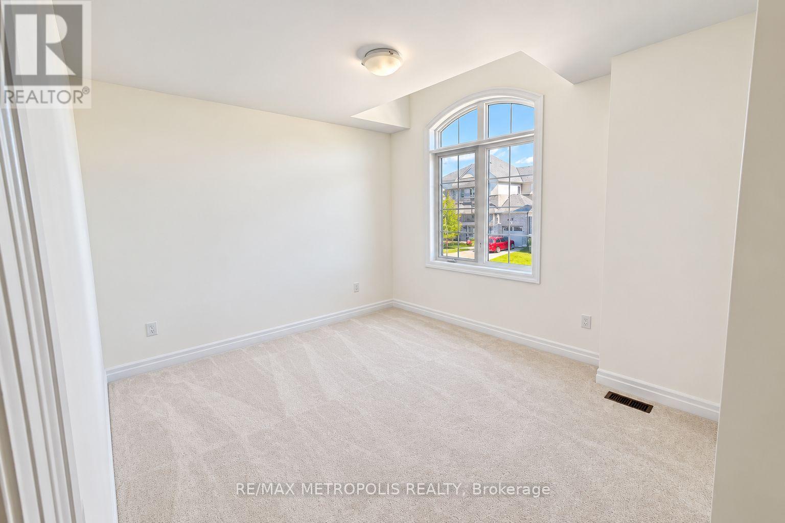 2224 Beckman Crescent Property Photo 6