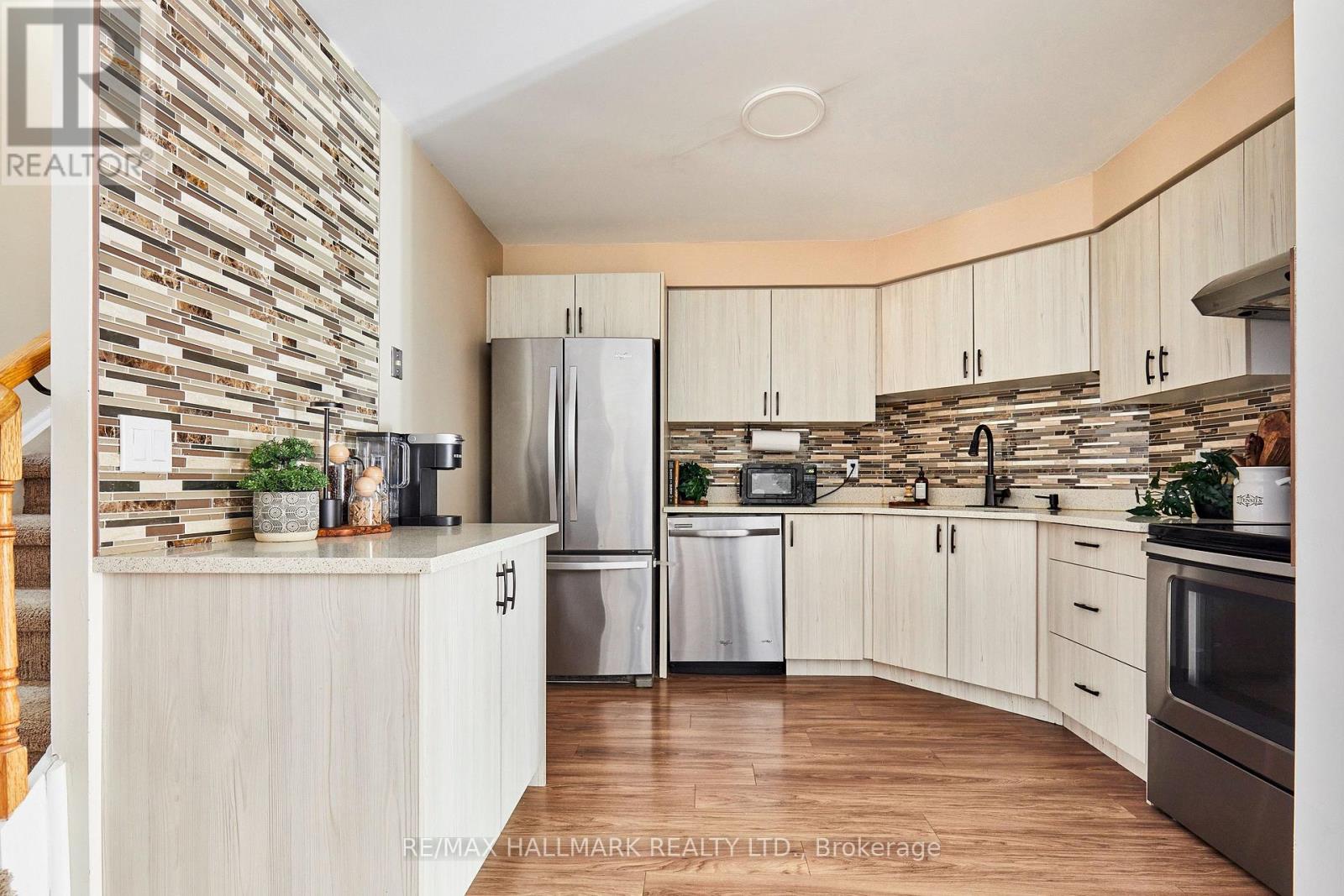 305 - 1400 The Esplanade Centre N Property Photo 2