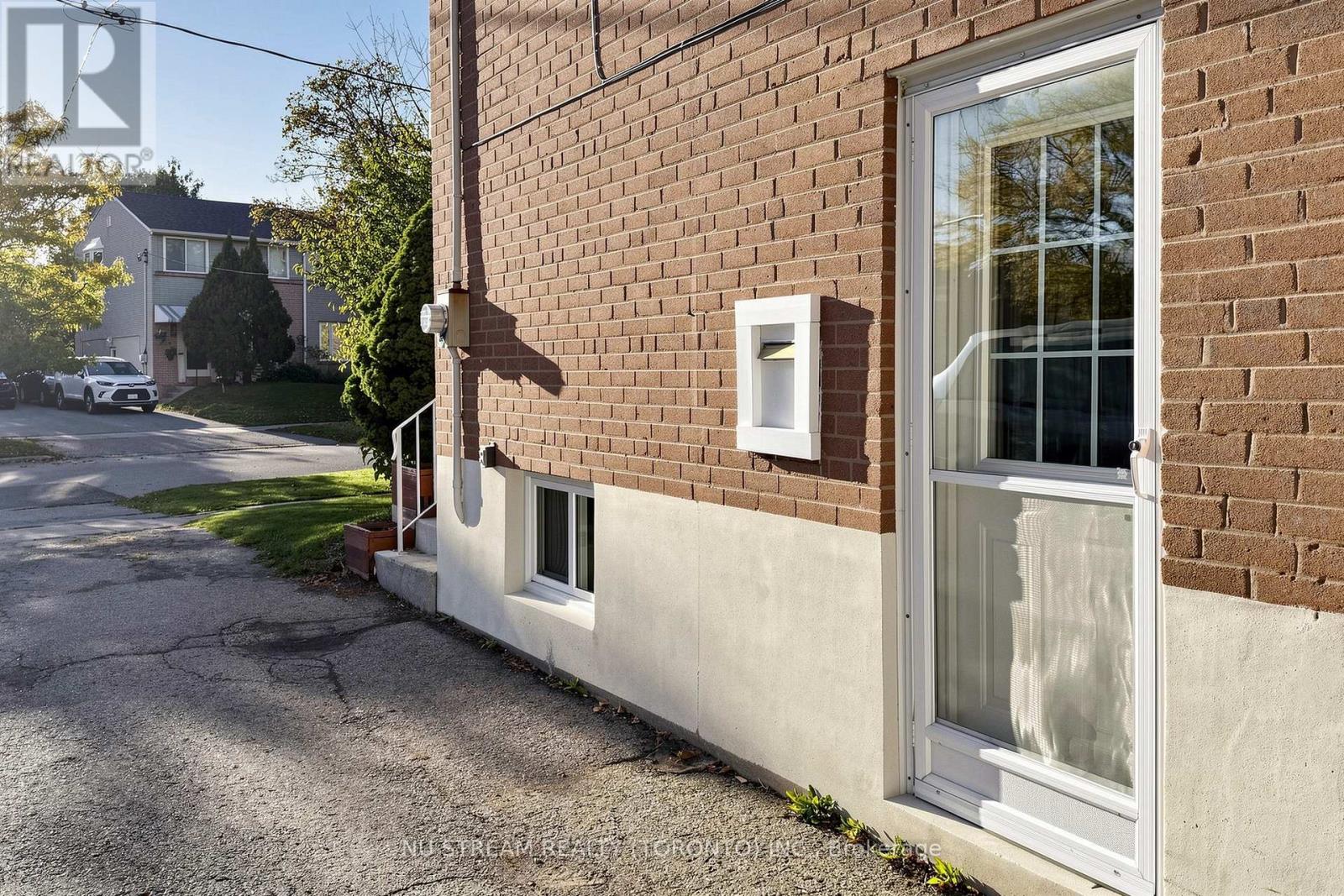 177 Vauxhall Drive Property Photo 3