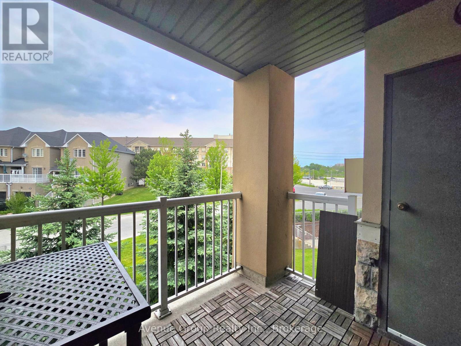 Room 2 - #314 - 684 Warden Avenue Property Photo 7