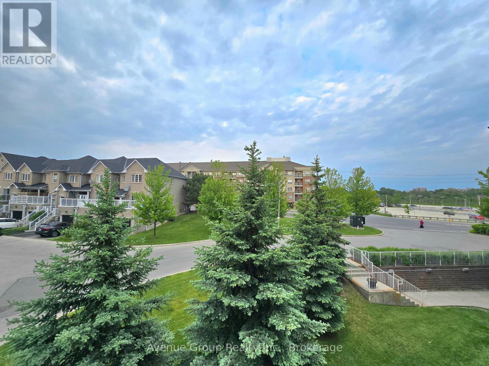 Room 2 - #314 - 684 Warden Avenue Property Photo 8